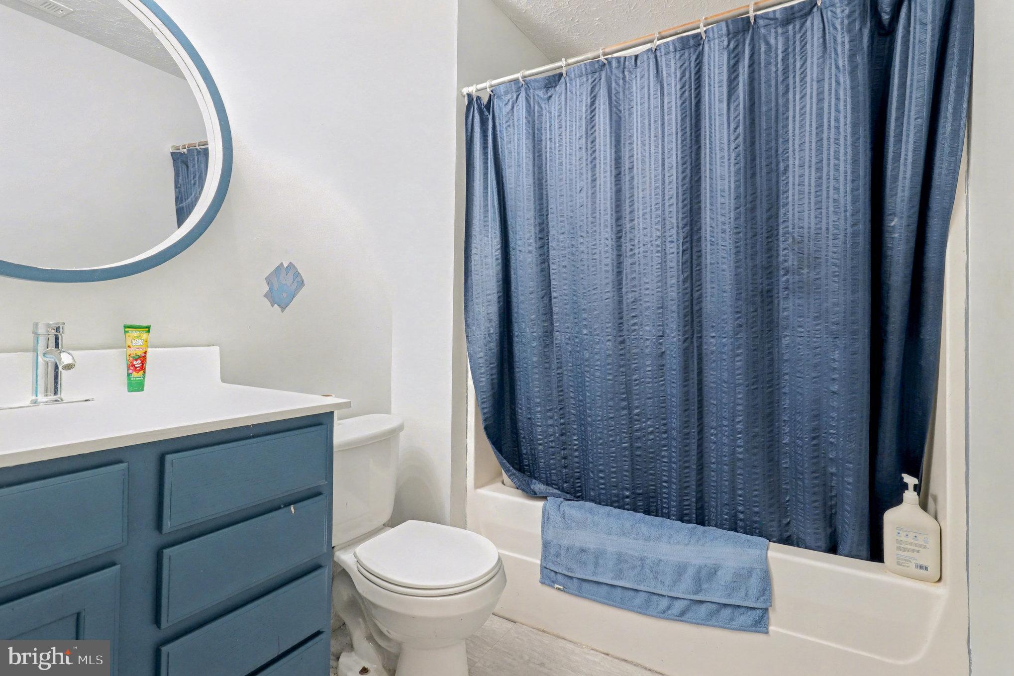 LAKE LAND - Residential