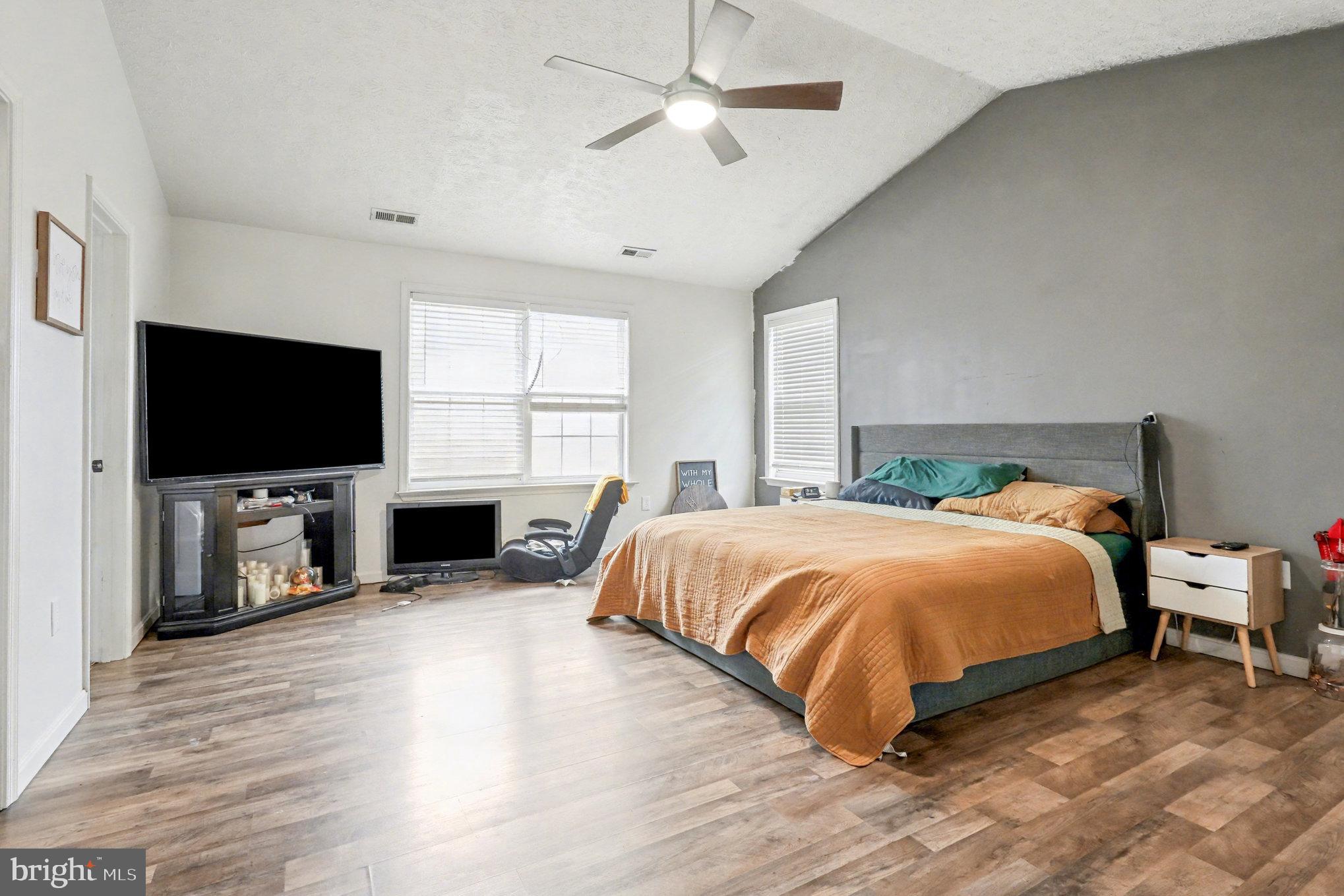 LAKE LAND - Residential