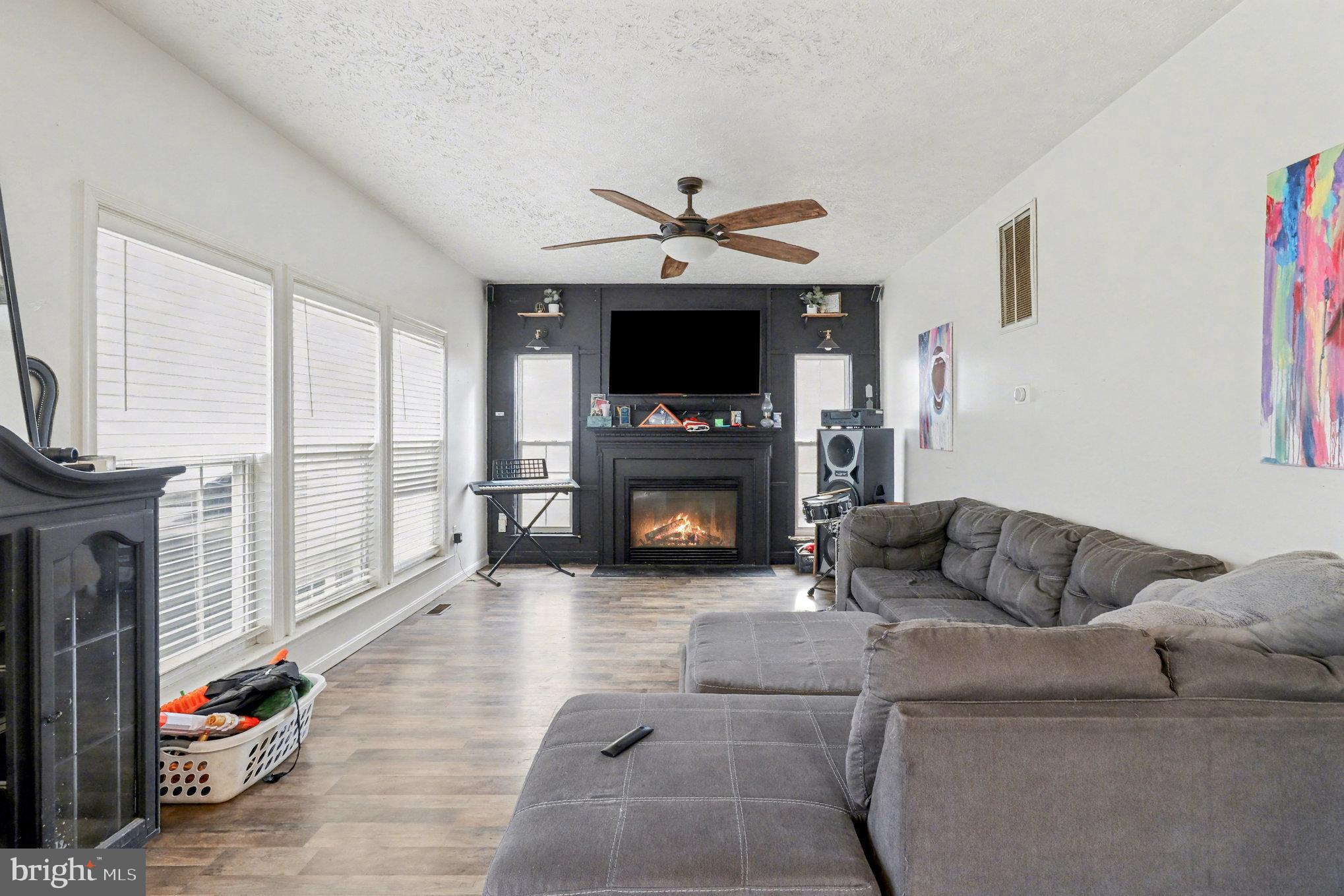 LAKE LAND - Residential