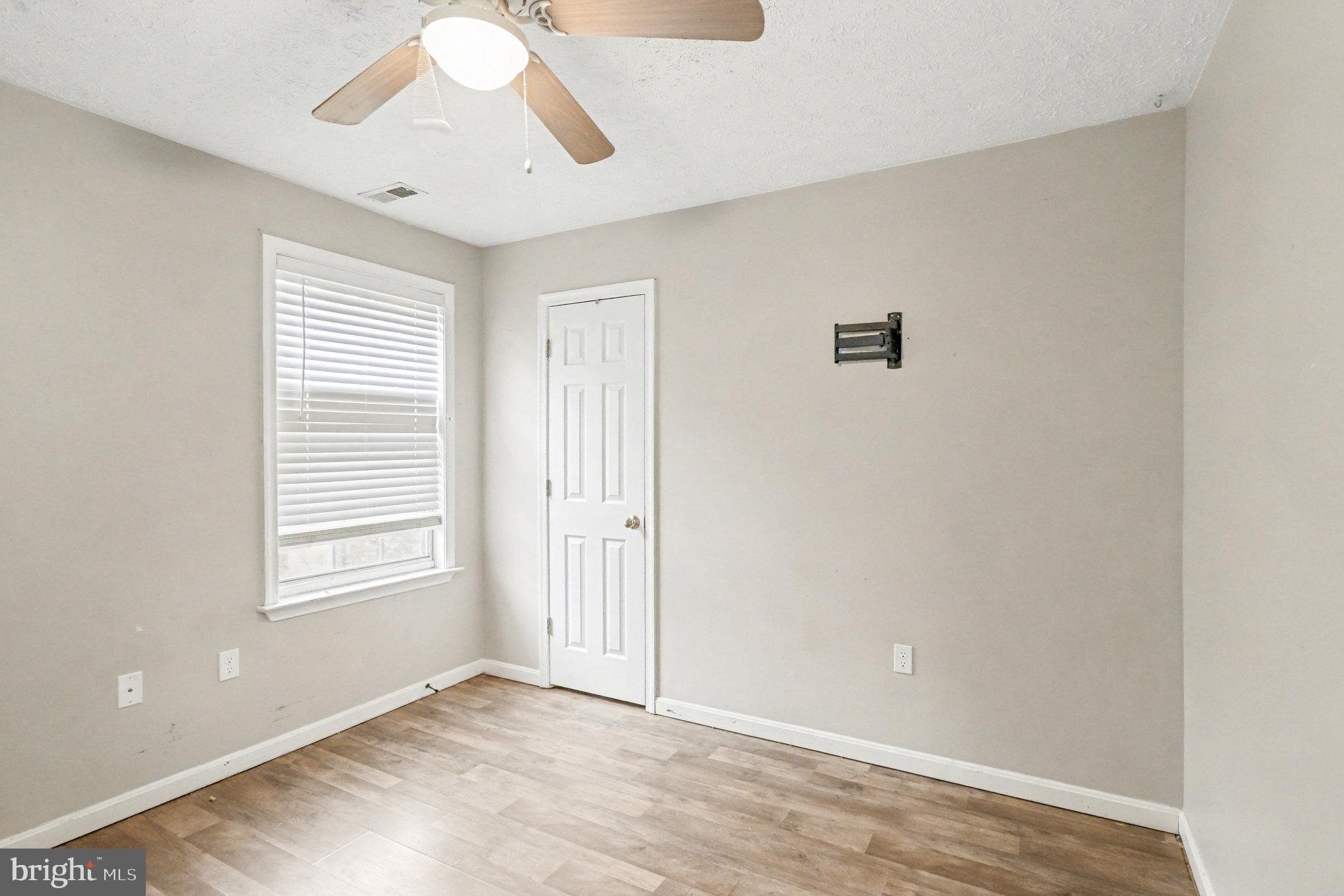 LAKE LAND - Residential