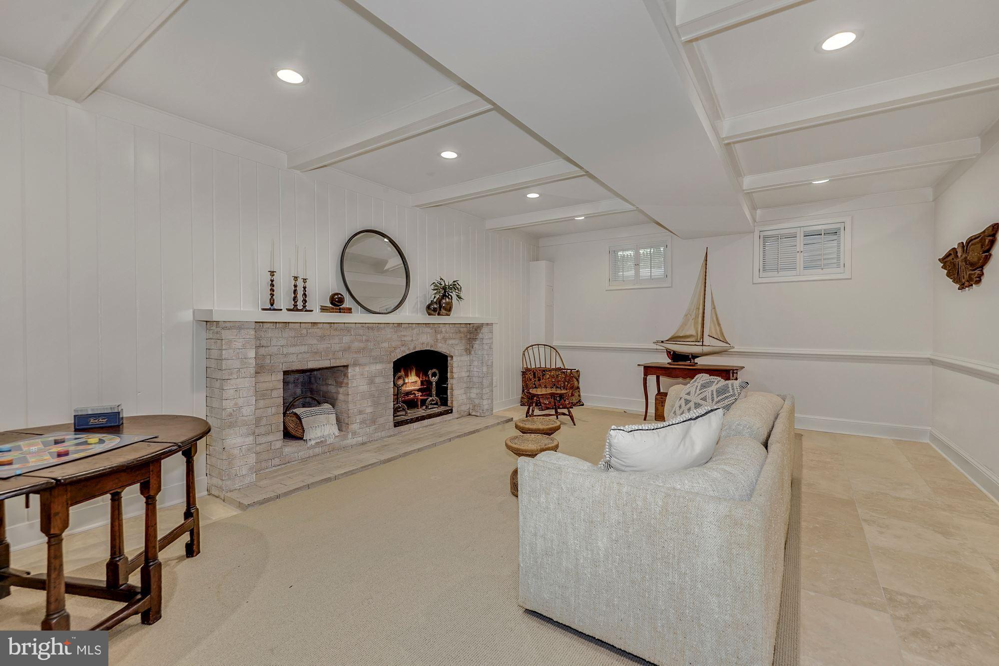 RIVER FALLS - Residential