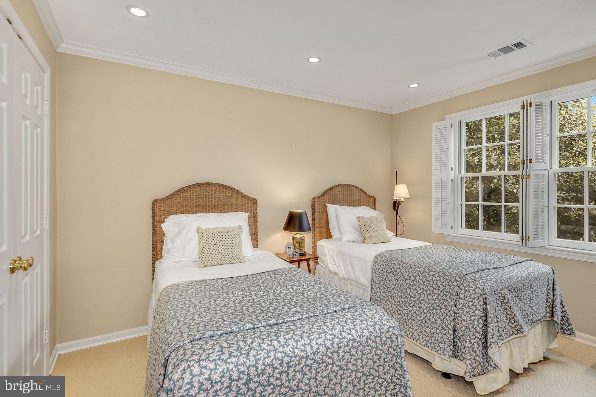 RIVER FALLS - Residential