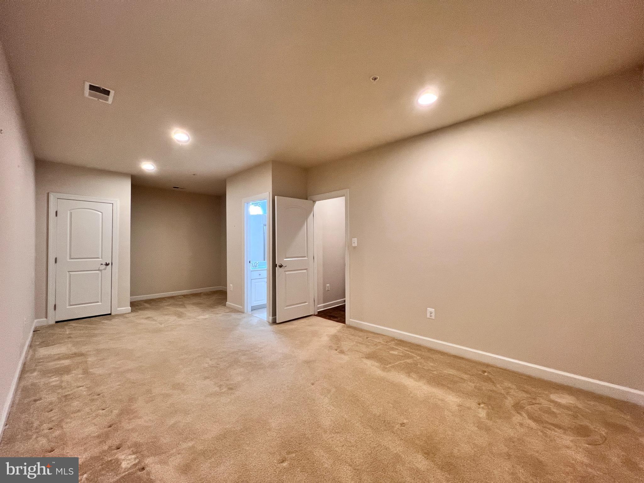 WATKINS MILL TOWN CENTER - Residential Lease