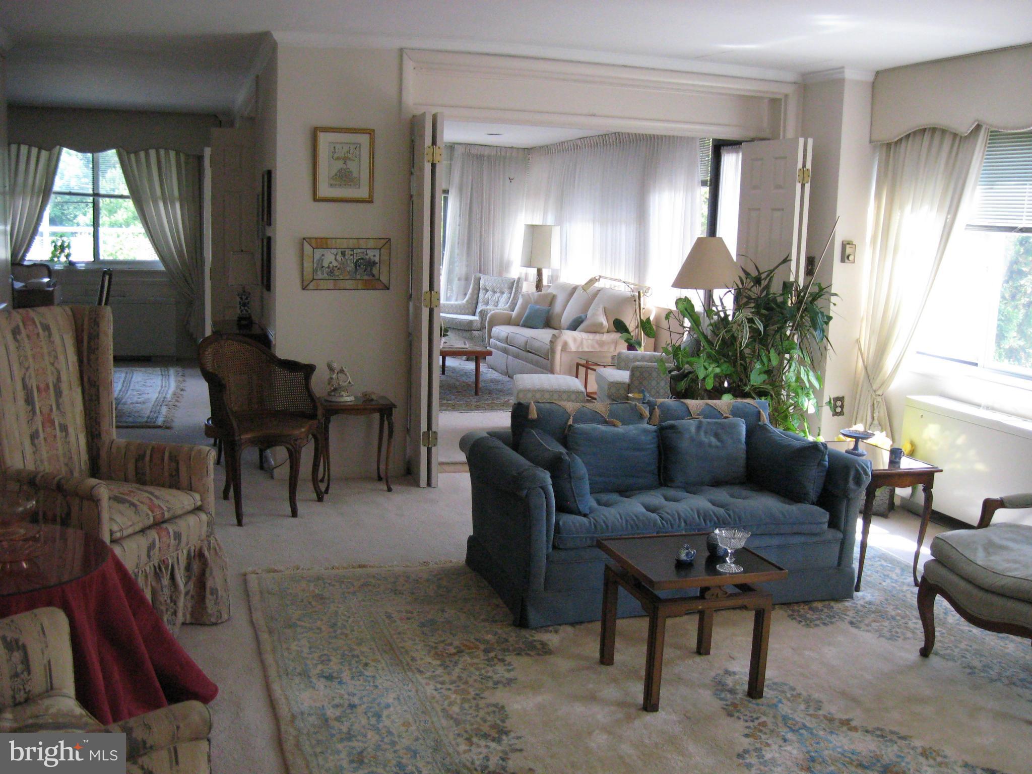 "ONE OF A KIND "GROUND LEVEL PENTHOUSE", BRIGHT AND OPEN, ENTERTAINER'S AND GARDENER'S DELIGHT!!!**MUST SEE, CORNER UNIT WITH WINDOWS GALORE**HUGE TERR/PATIO AND BALCONY (ALL PATIO FURN., PLANTS AND TREES CONVEY)**SUNROOM, LARGE L.R. AND D.R. WITH CUSTOM BUILT-INS***POOL, PARK, TENNIS,LAKE, PATH TO METRO, BUSES, CLOSE TO GROCERY, NUMEROUS AMMEN.**2 RES. PARKING, STOR. AVAIL.**ALL UTILITIES INCL.**