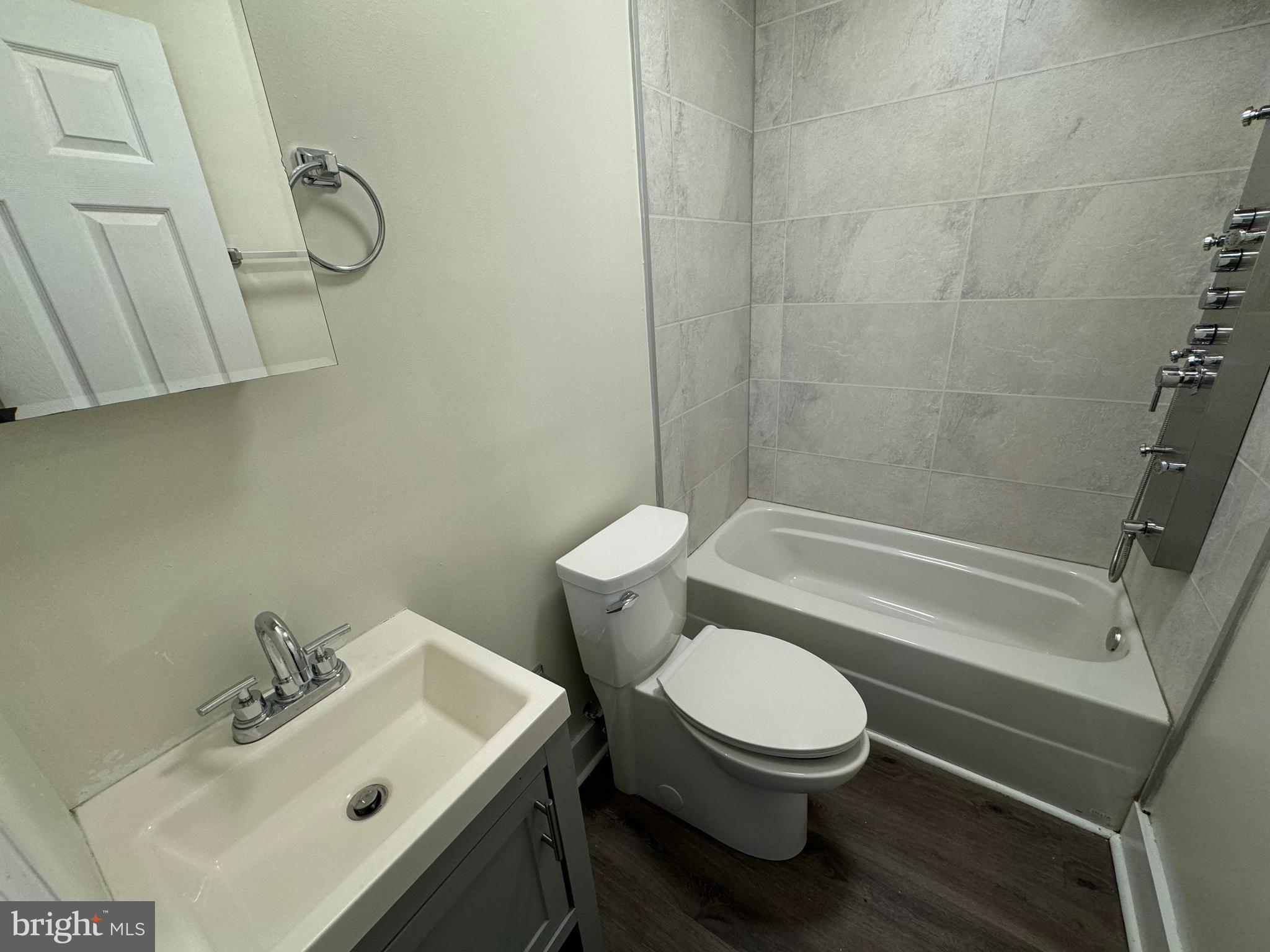 KENSINGTON - Residential