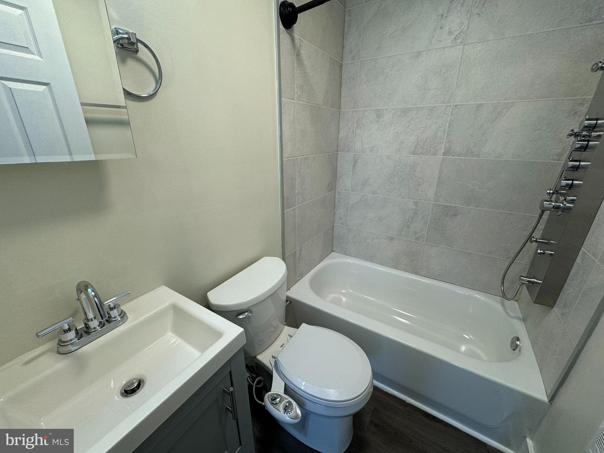 KENSINGTON - Residential