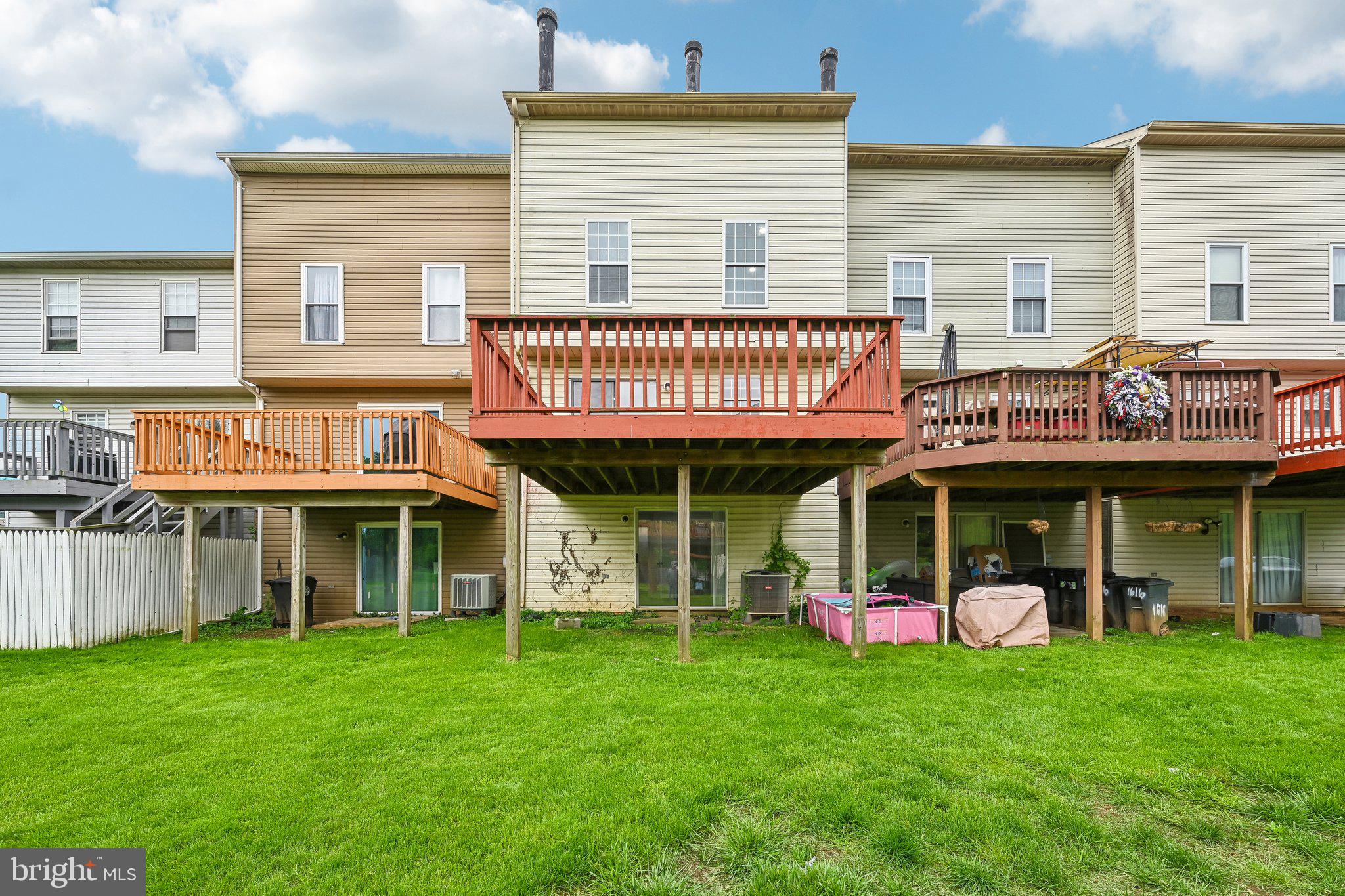 FAIRBROOK - Residential