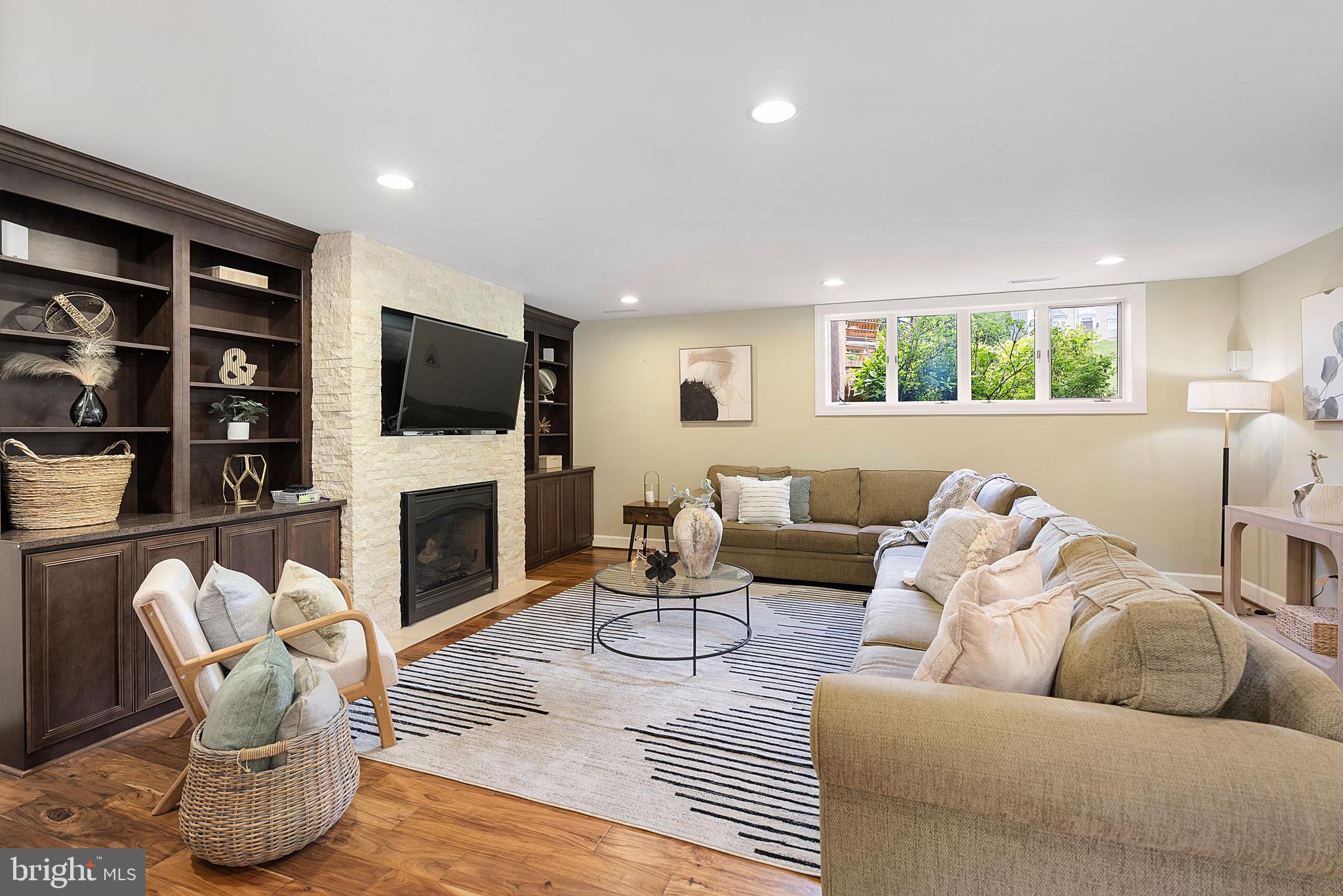 MANOR HILL - Residential
