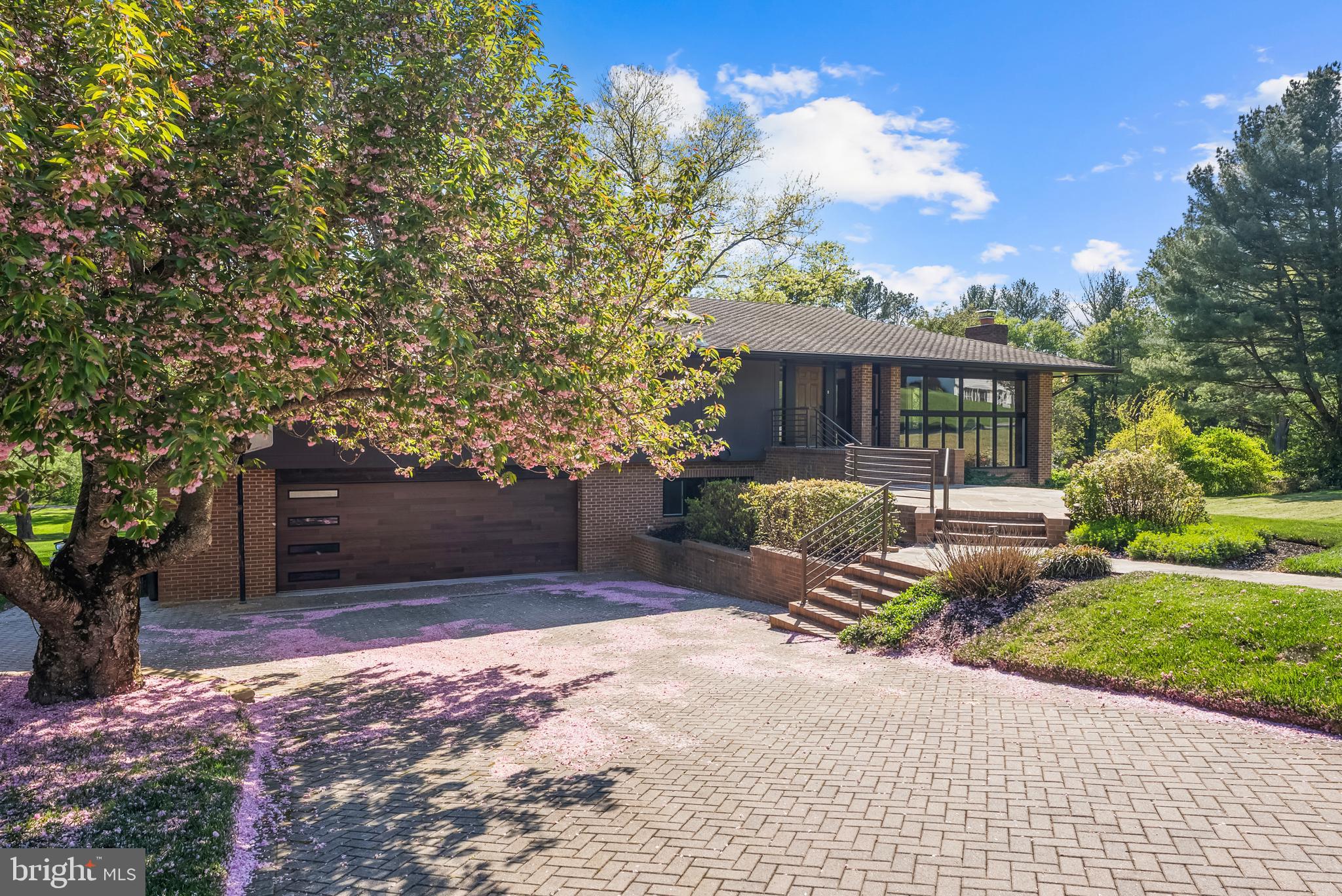 MANOR HILL - Residential