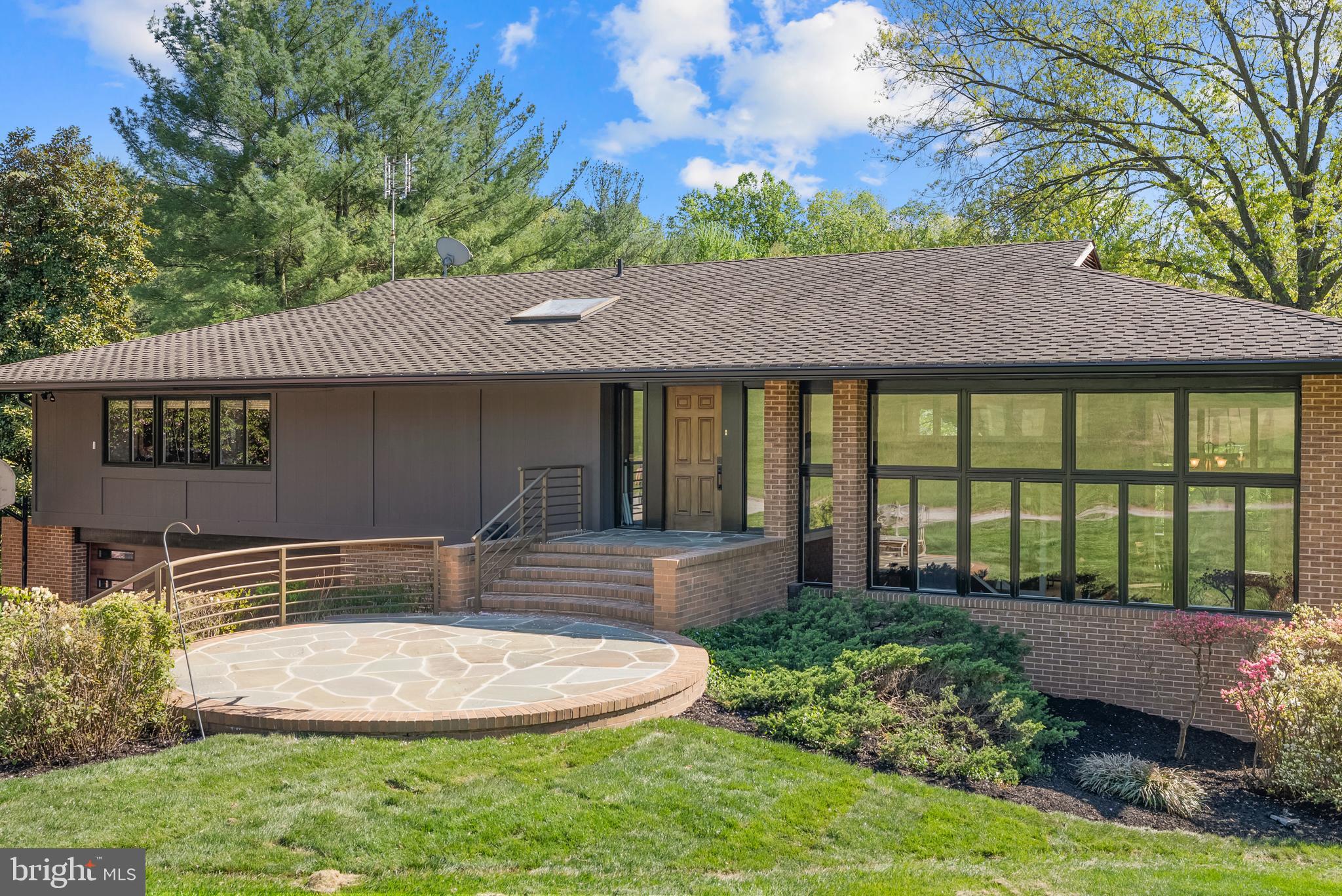 MANOR HILL - Residential