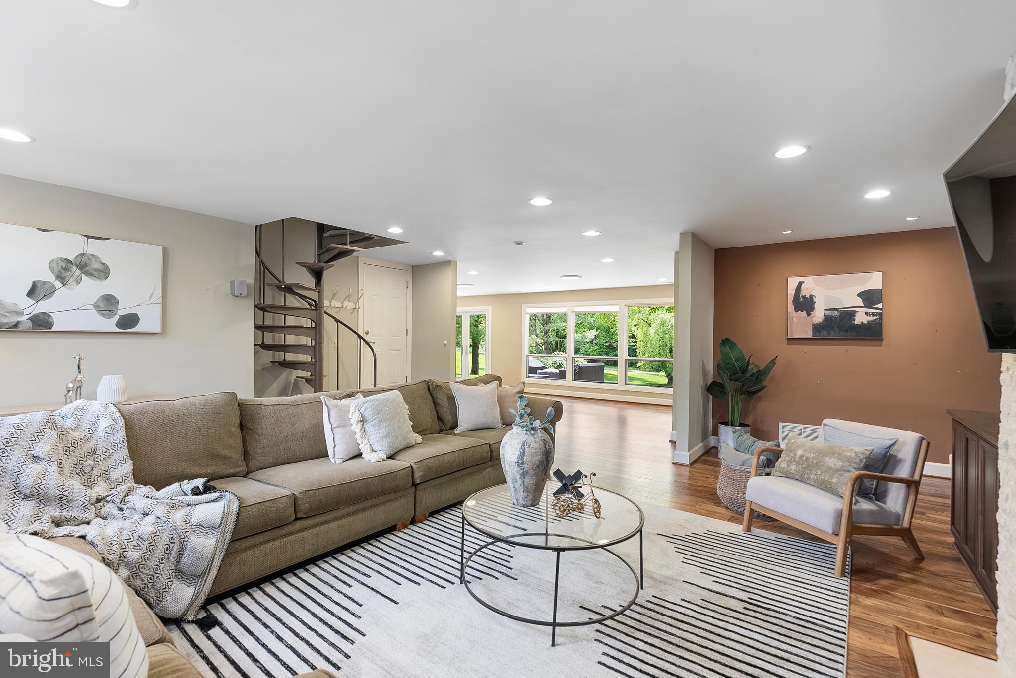 MANOR HILL - Residential