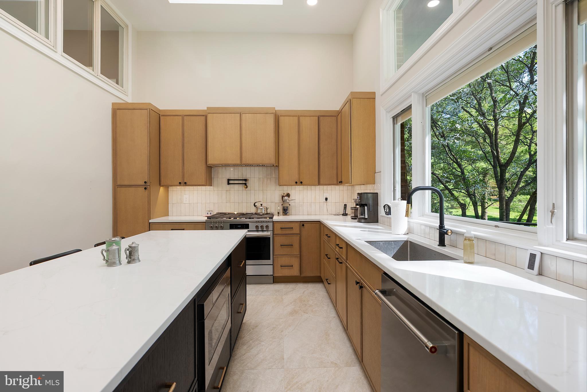 MANOR HILL - Residential