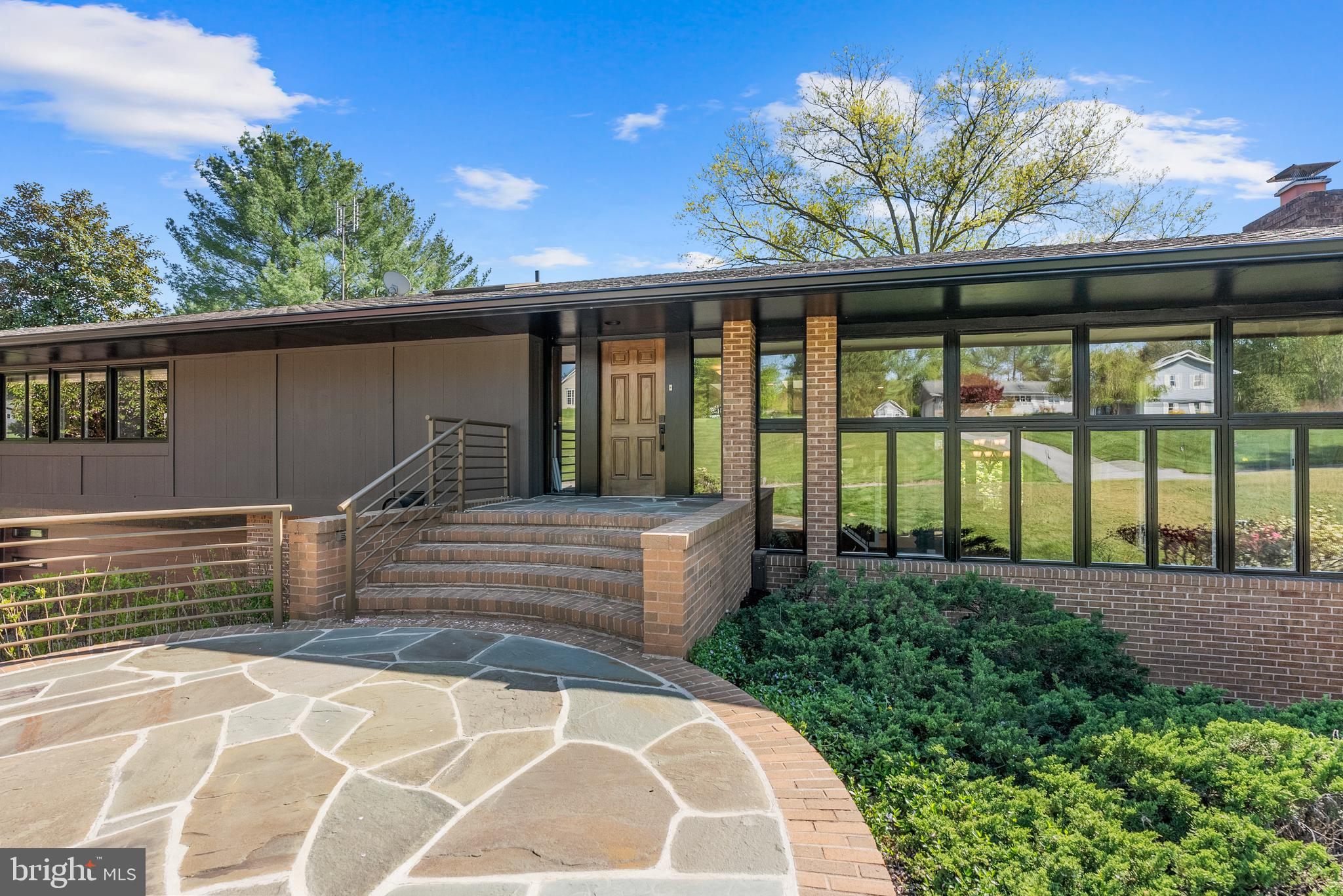 MANOR HILL - Residential