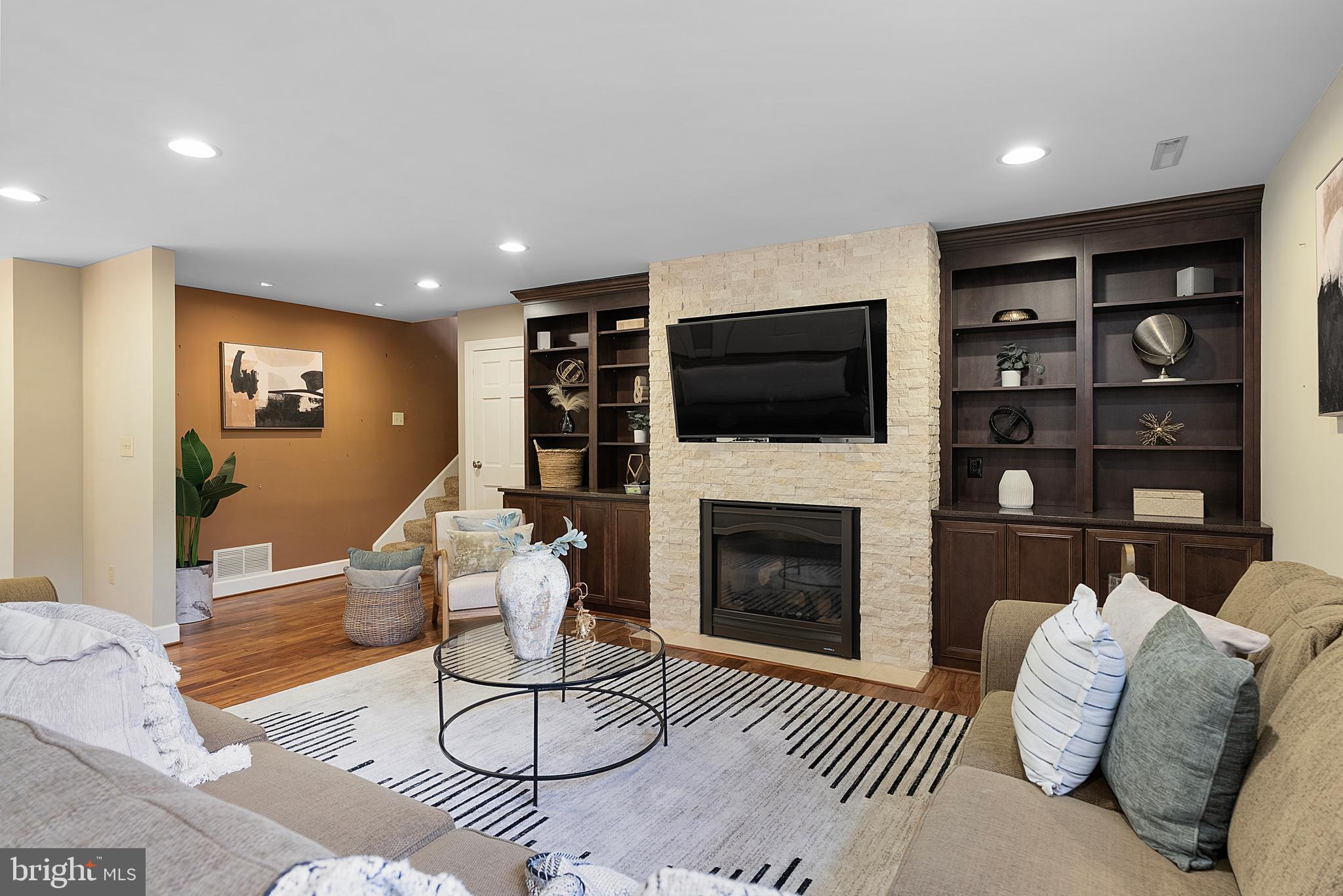 MANOR HILL - Residential