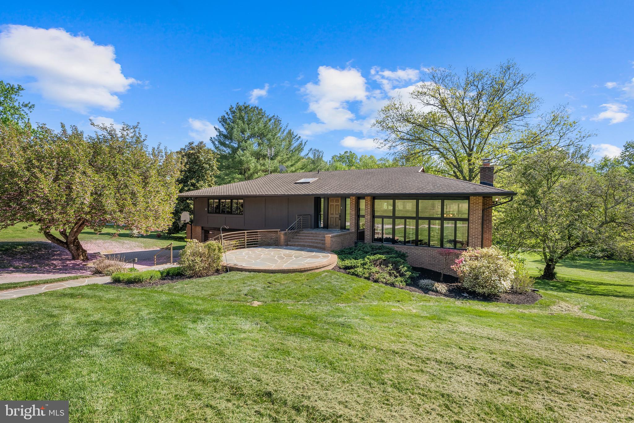 MANOR HILL - Residential