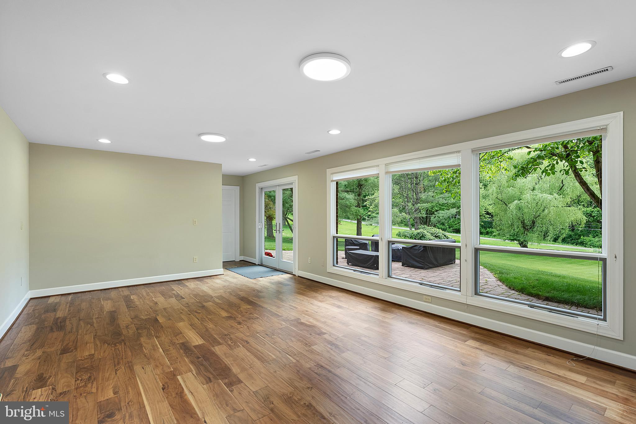MANOR HILL - Residential