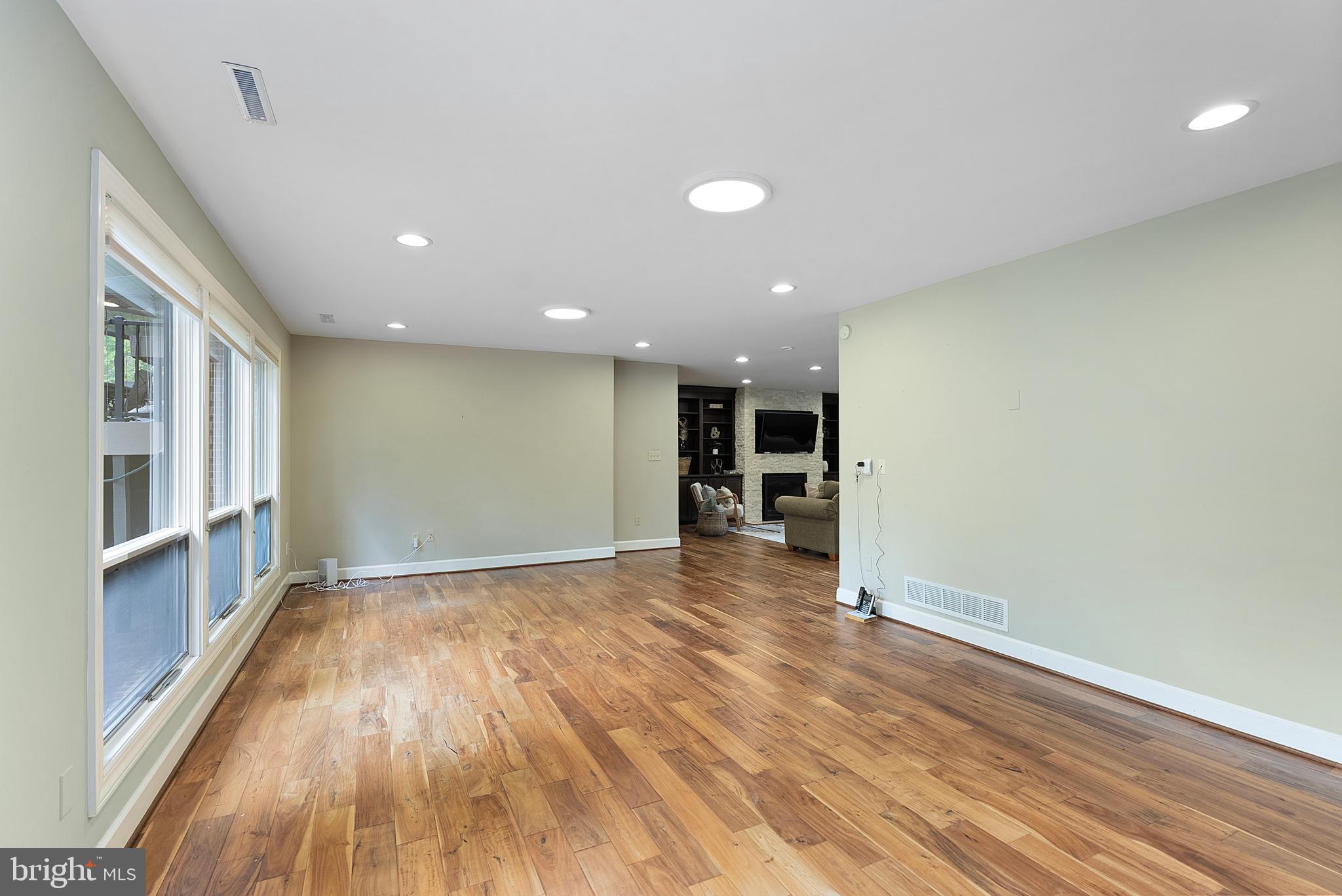 MANOR HILL - Residential