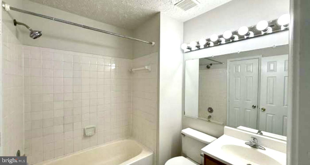 CABIN CREEKWOOD - Residential Lease