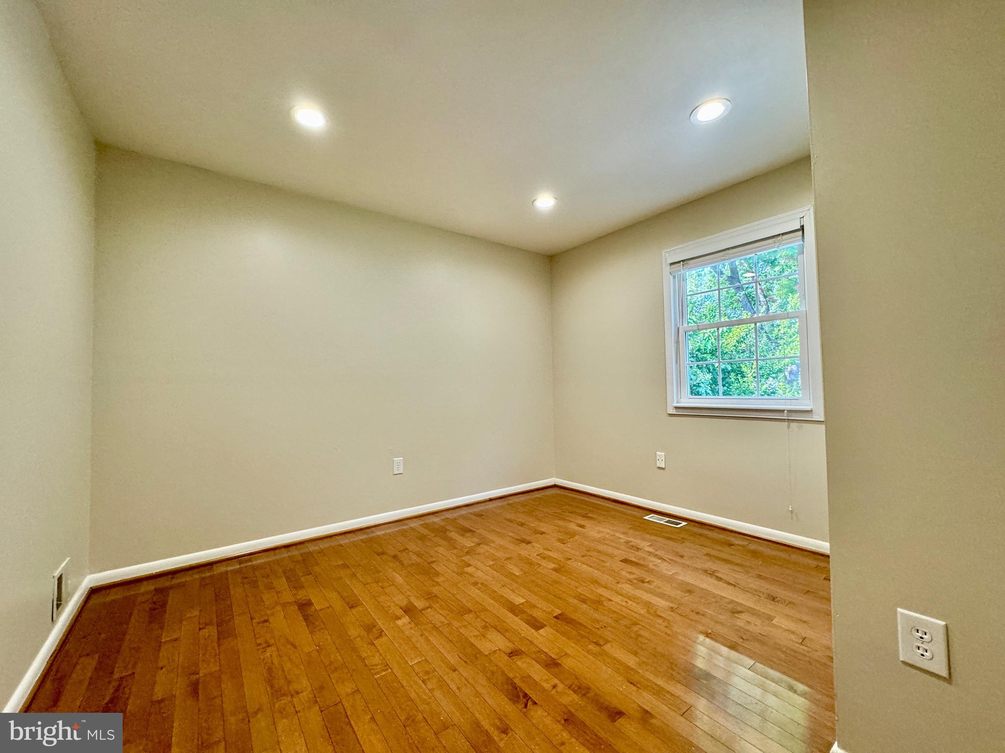 DALE CITY - Residential Lease