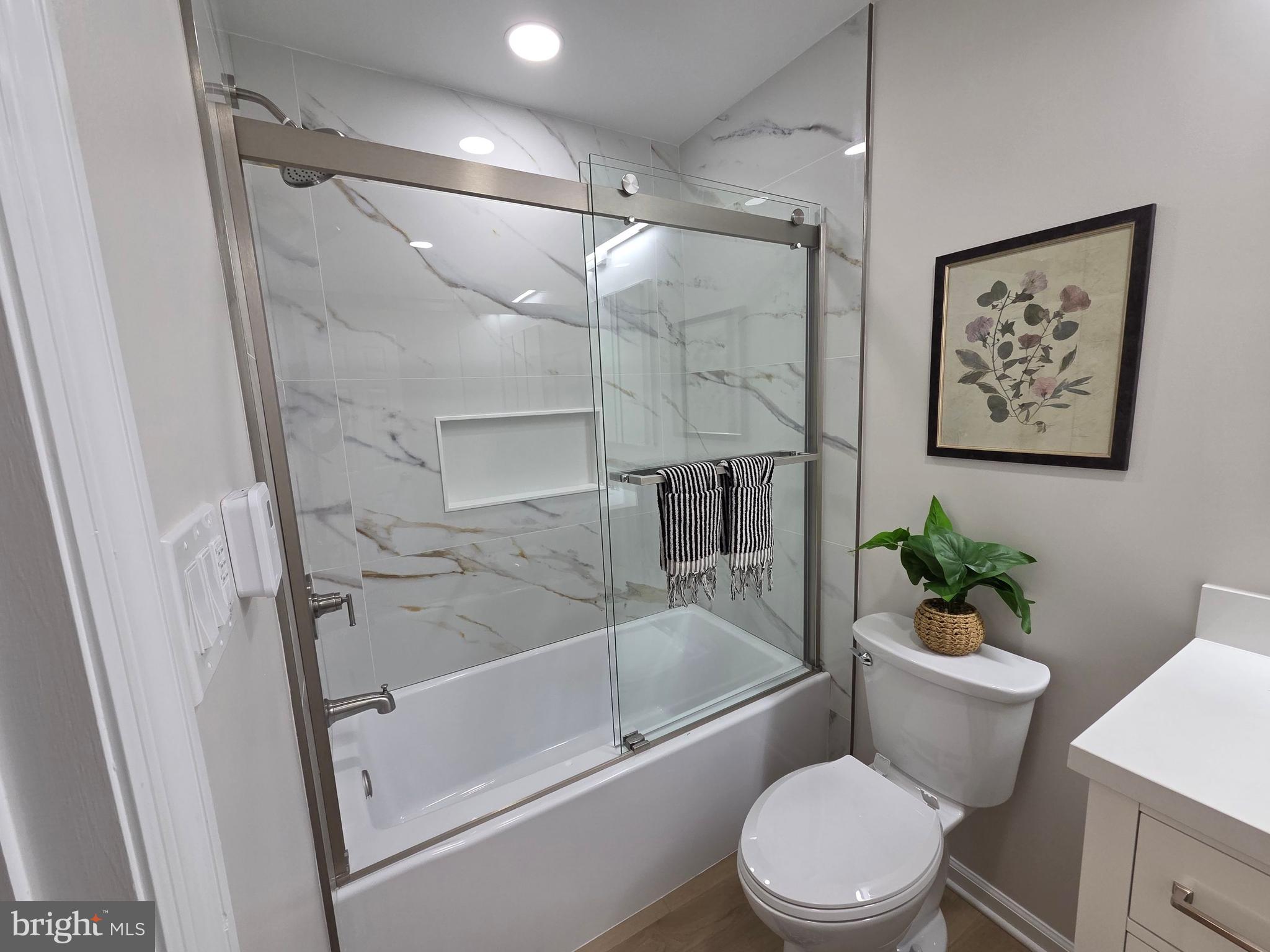 843 E LOMBARD STREET