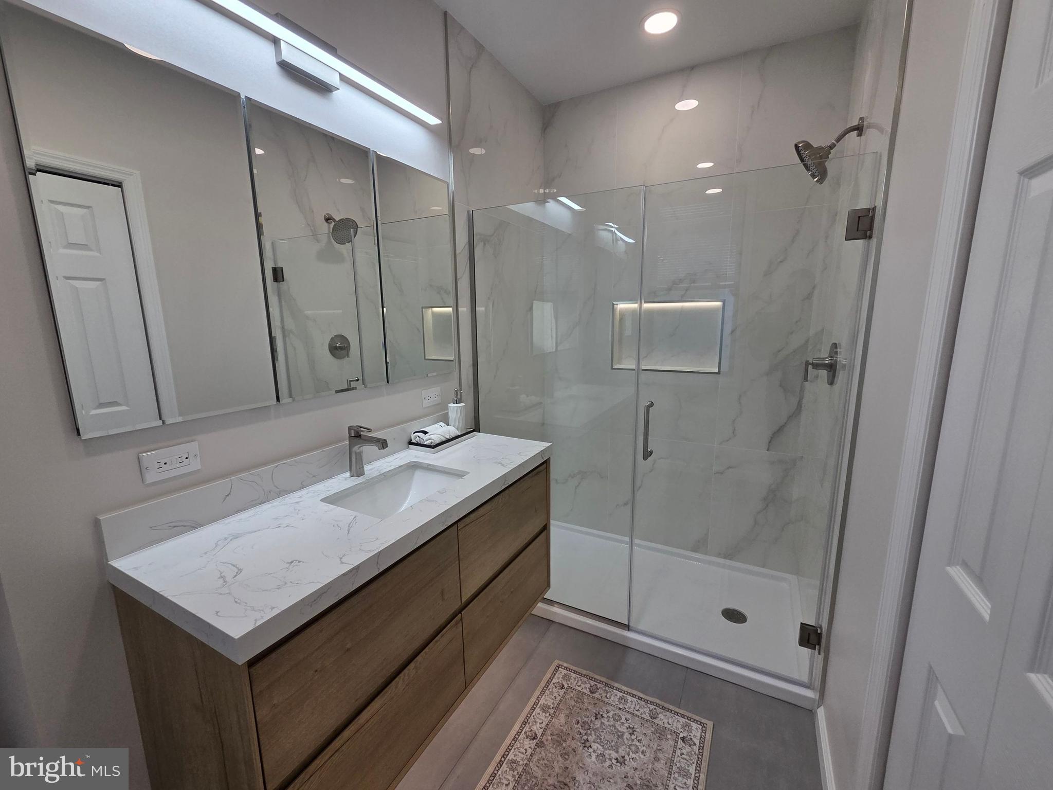 843 E LOMBARD STREET