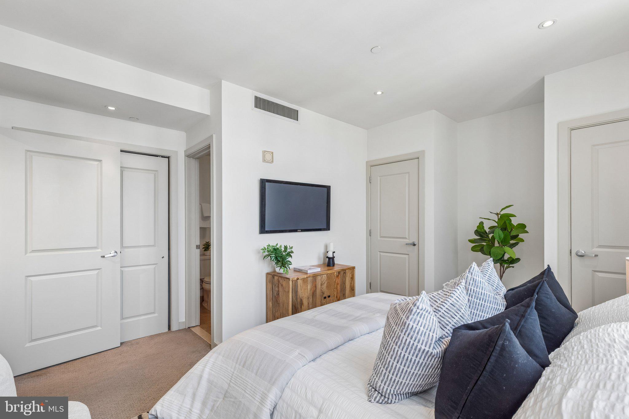 111 S 15TH STREET 2204