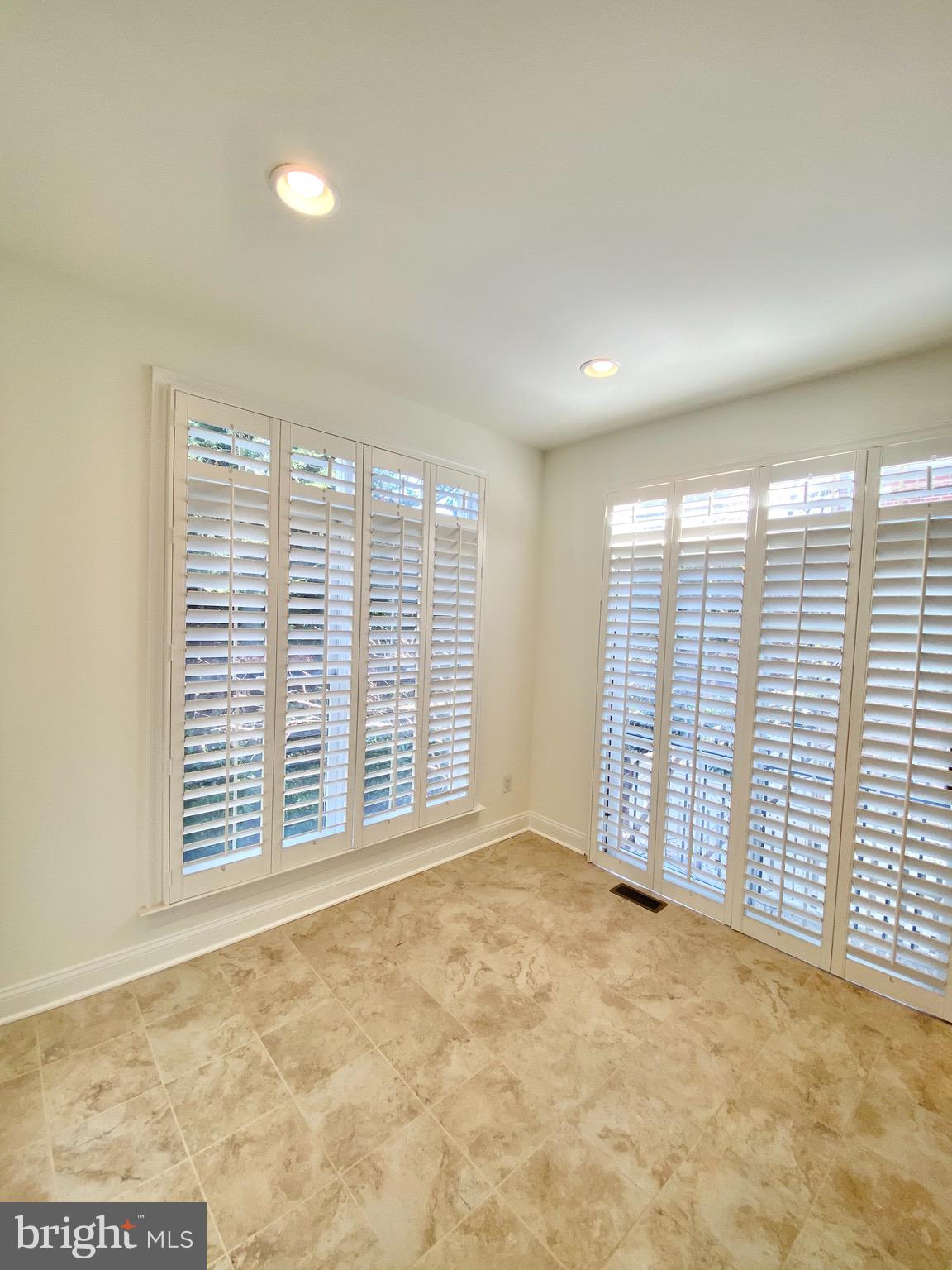 PALISADES PARK - Residential Lease