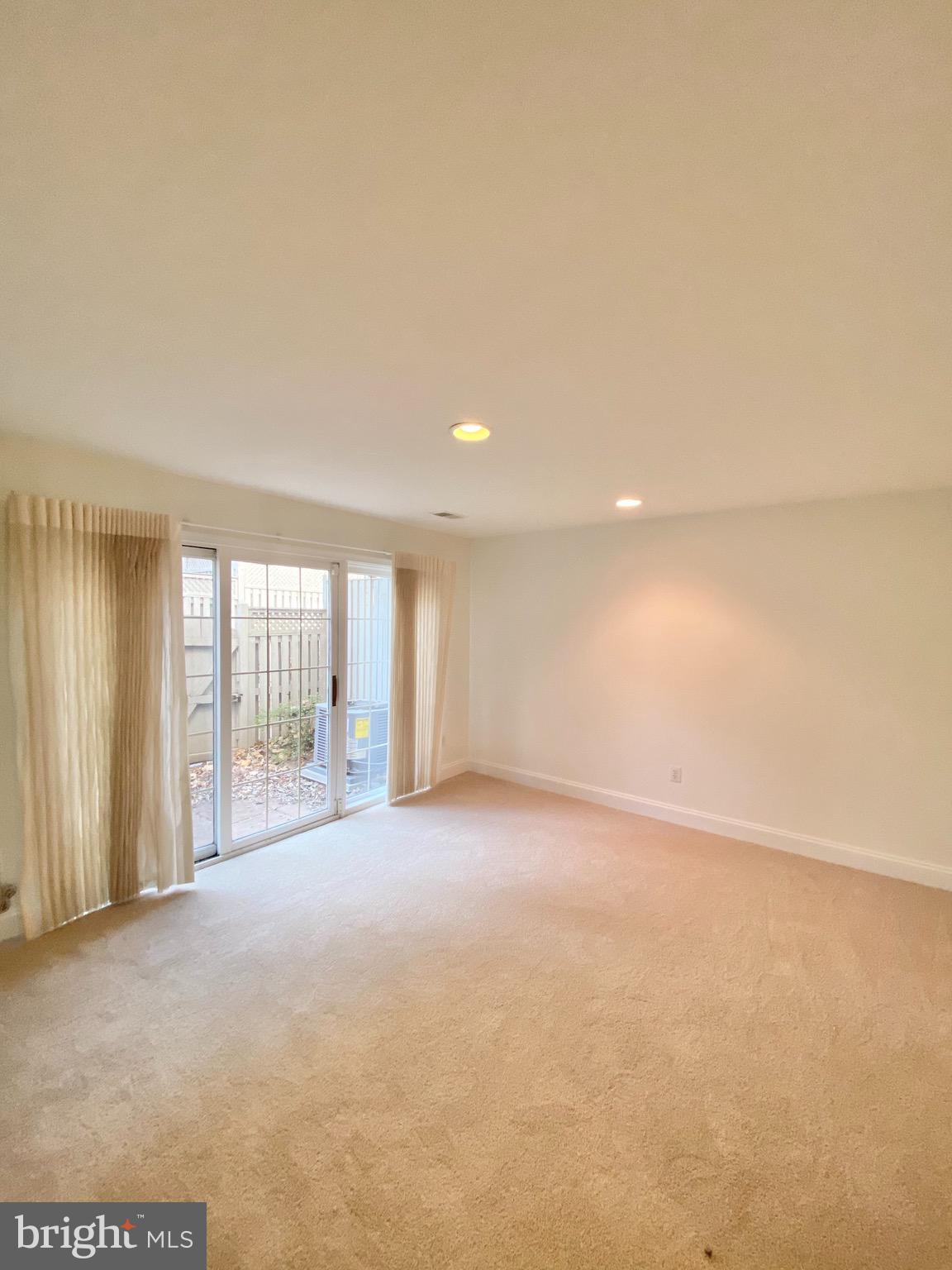 PALISADES PARK - Residential Lease