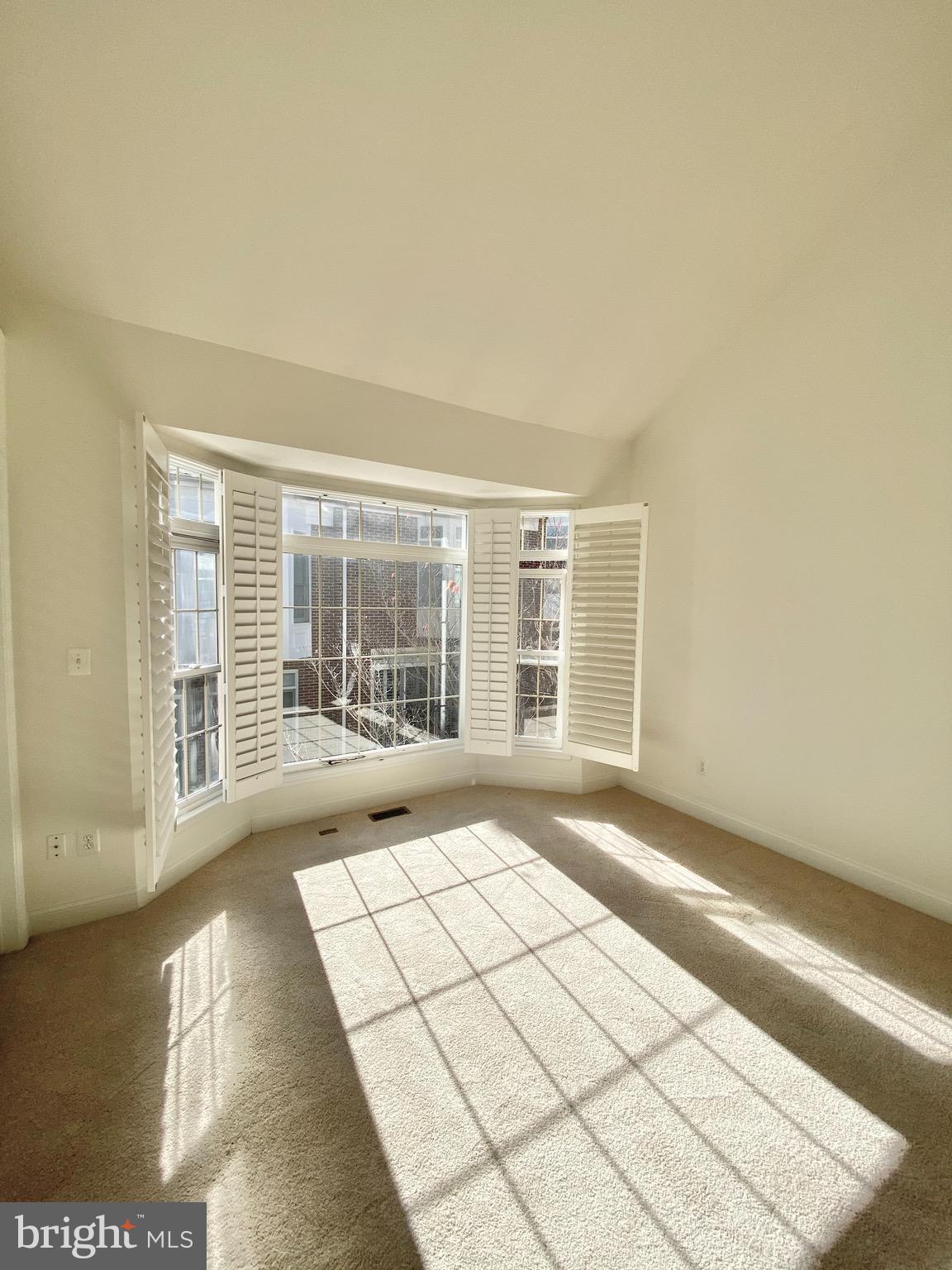 PALISADES PARK - Residential Lease