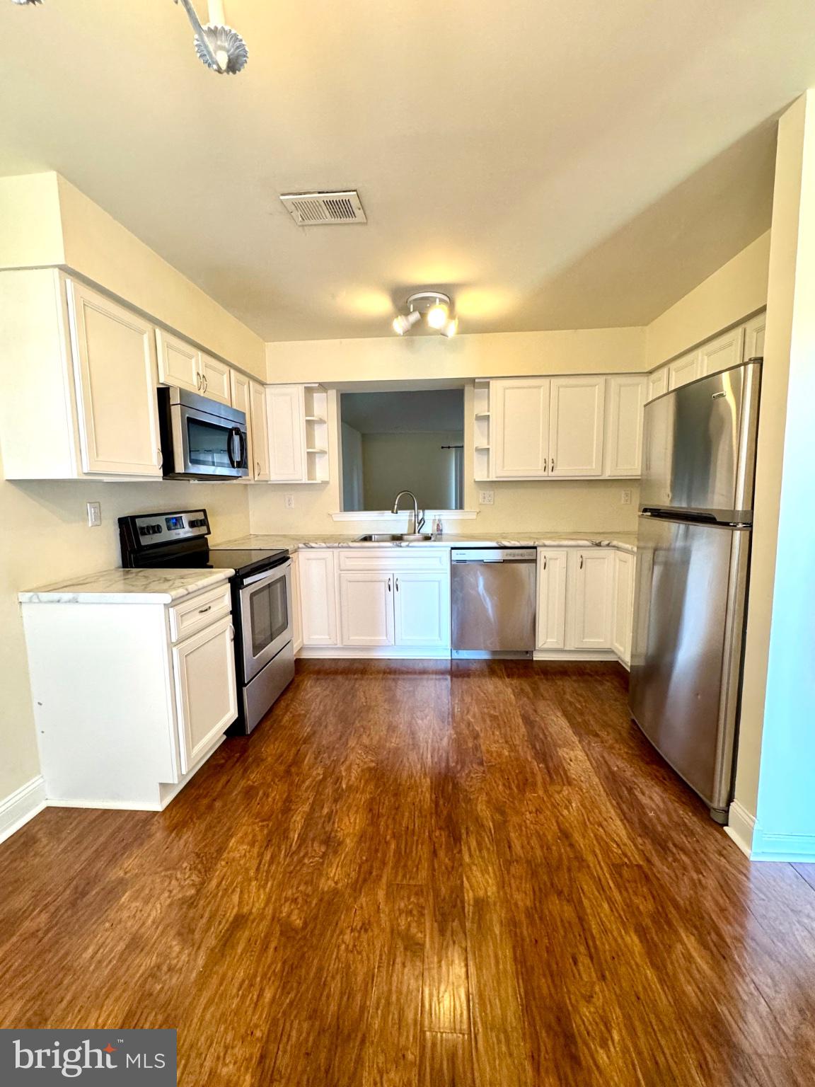 122 CAERNARVON COURT