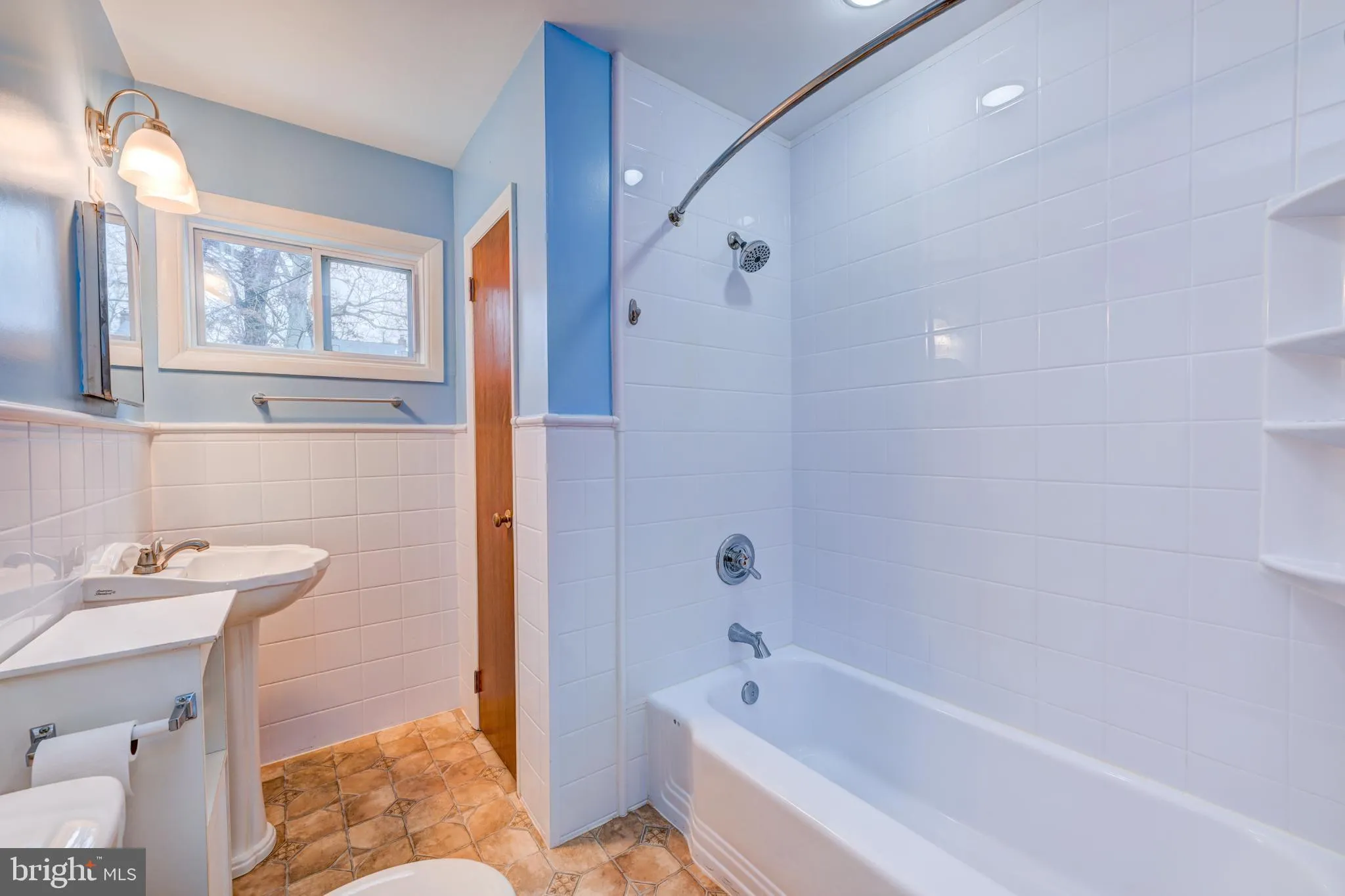 Roslyn, Pennsylvania 19001, United States, 3 Bedrooms Bedrooms, ,2 BathroomsBathrooms,Residential,Contingent,18552