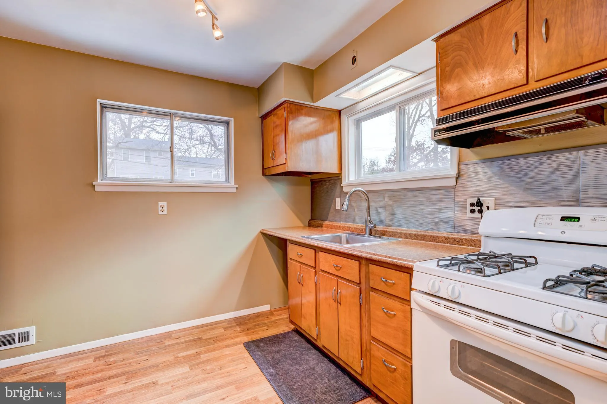 Roslyn, Pennsylvania 19001, United States, 3 Bedrooms Bedrooms, ,2 BathroomsBathrooms,Residential,Contingent,18552