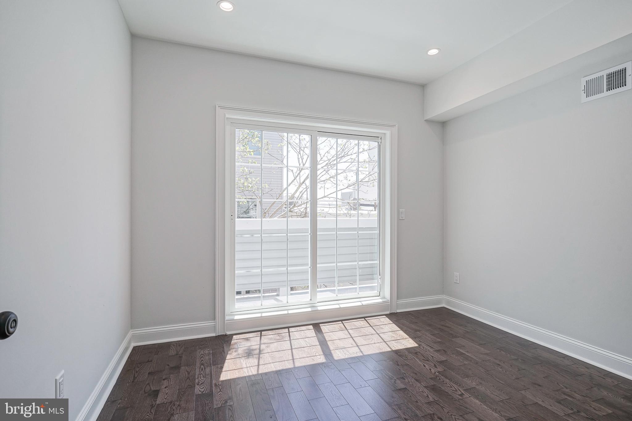 POINT BREEZE - Residential