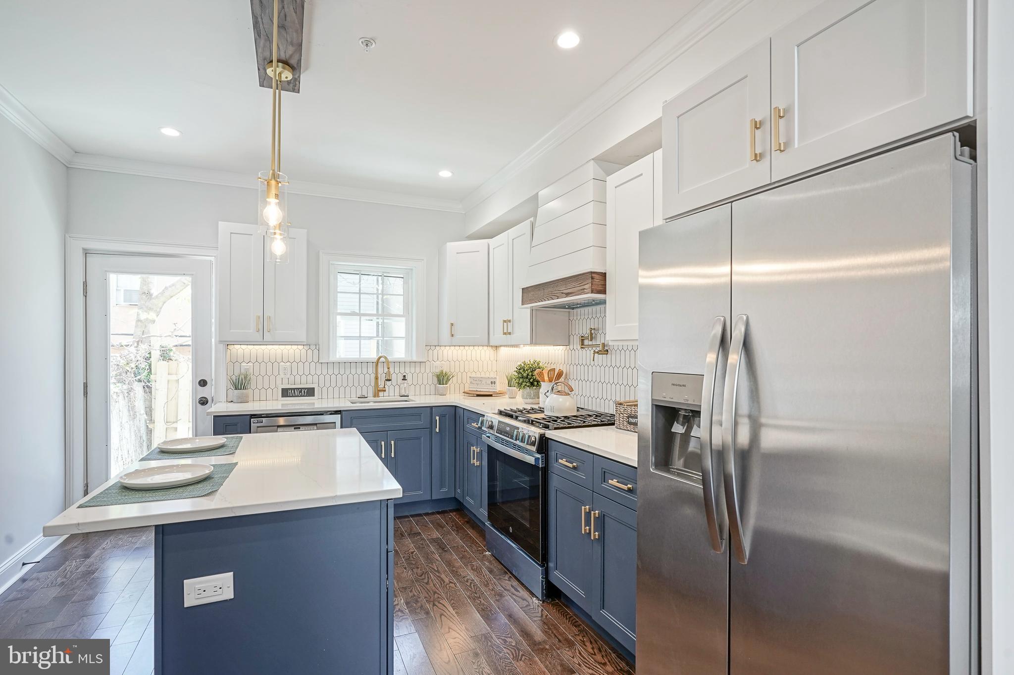 POINT BREEZE - Residential