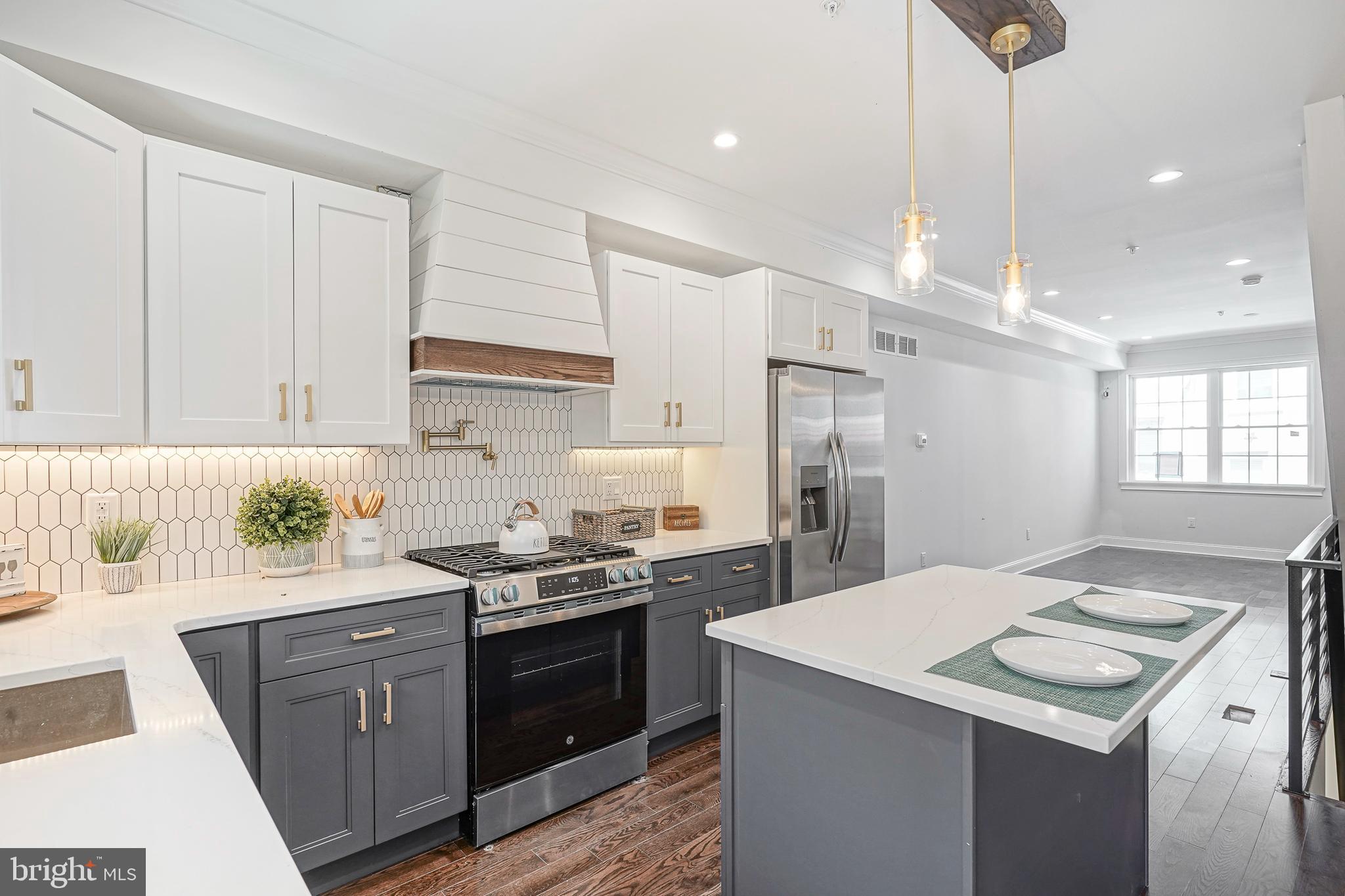 POINT BREEZE - Residential