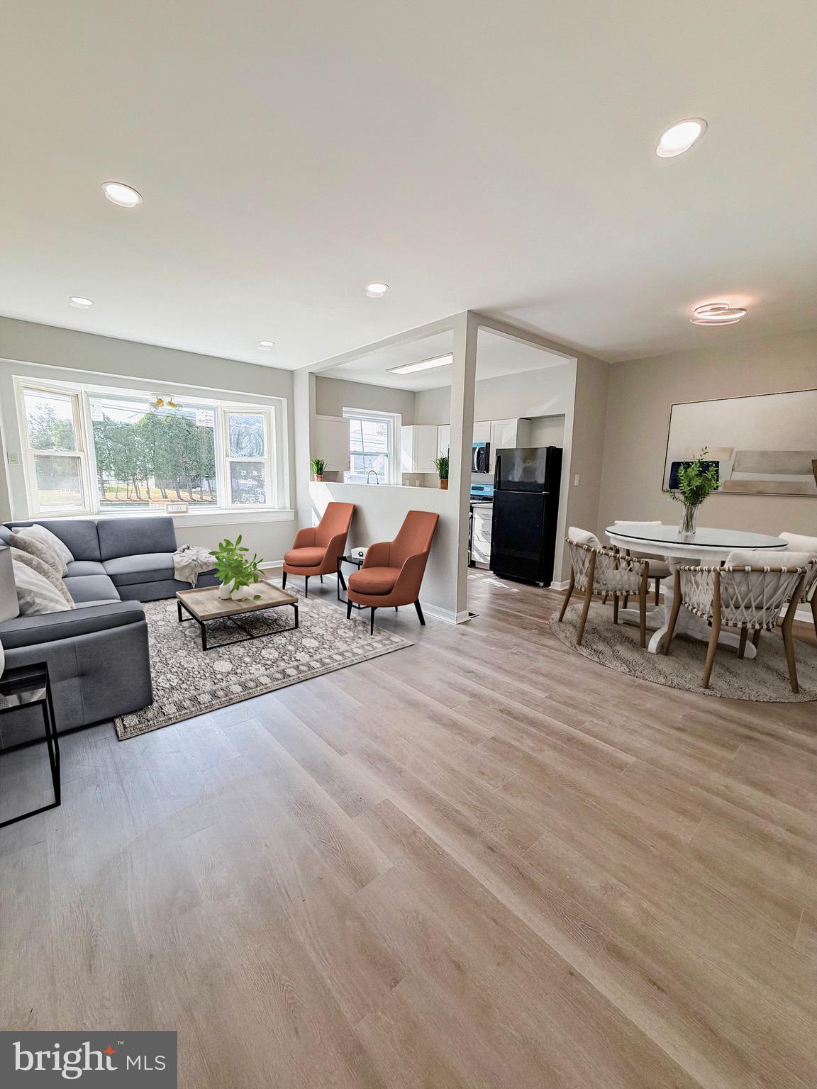 643 E ROBERTS STREET