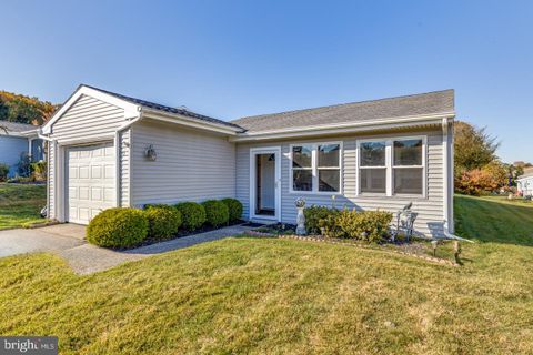 Photo of 72 Saint Davids Place, SOUTHAMPTON, NJ 08088 (MLS # NJBL2097808) Photo of 72 Saint Davids Place, SOUTHAMPTON, NJ 08088 (MLS # NJBL2097808)