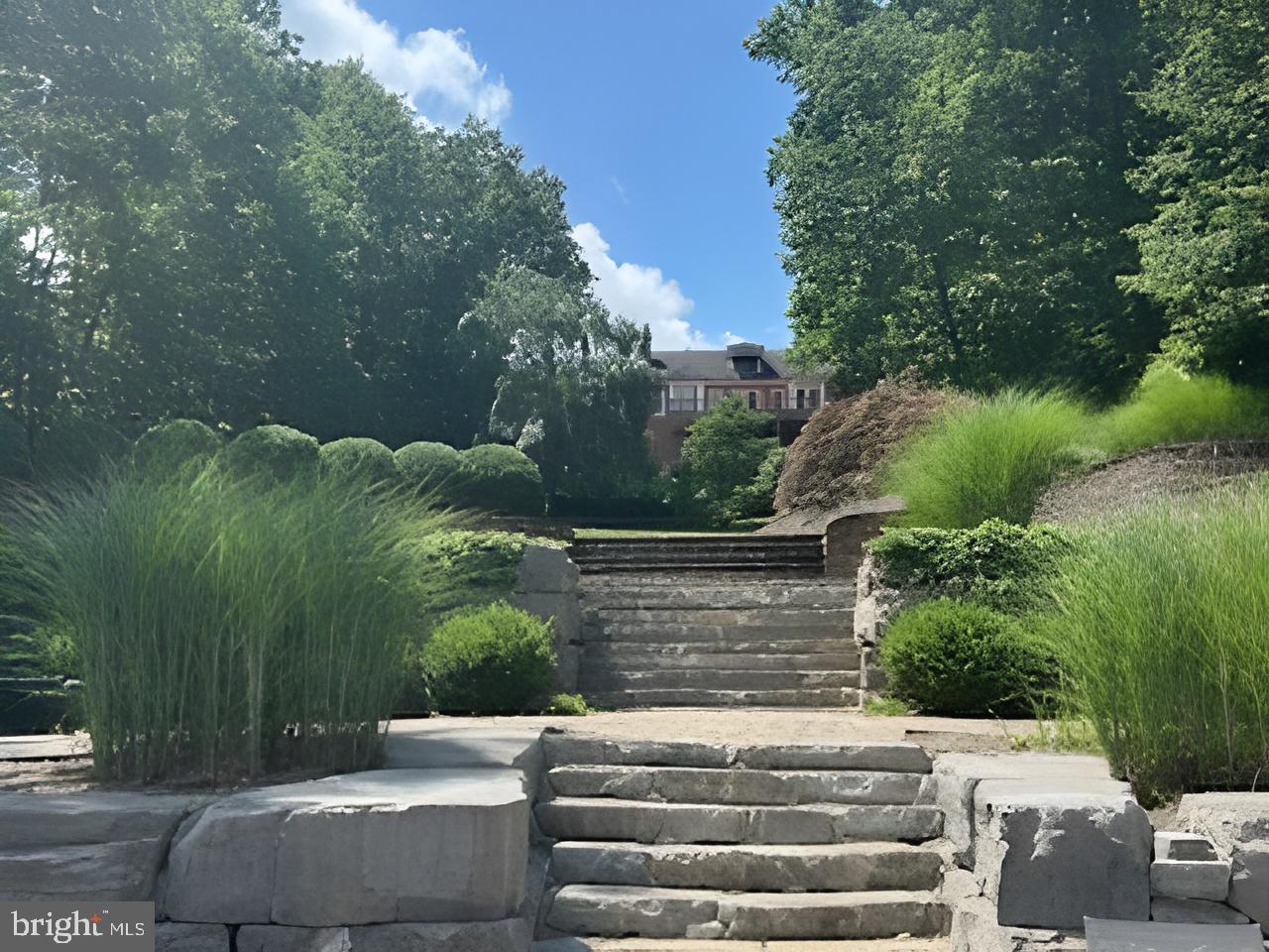 291 LAKE SERENE DR.