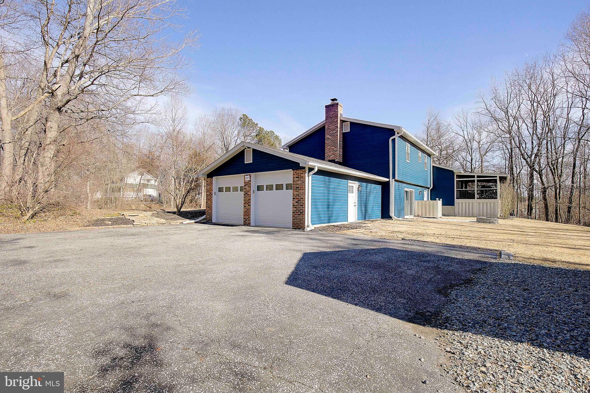 1225 LAKE RIDGE DRIVE