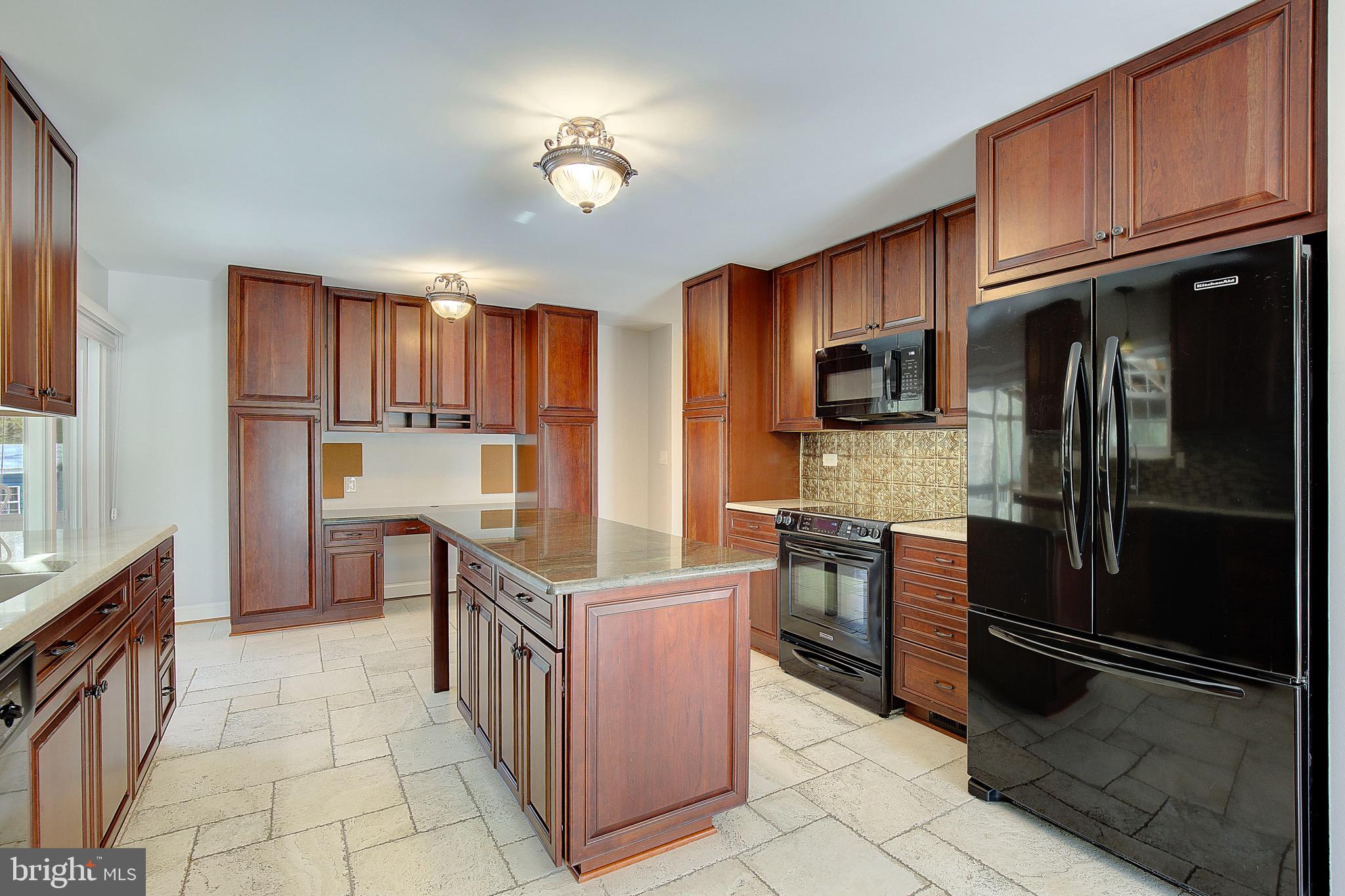 LAKE RIDGE - Residential