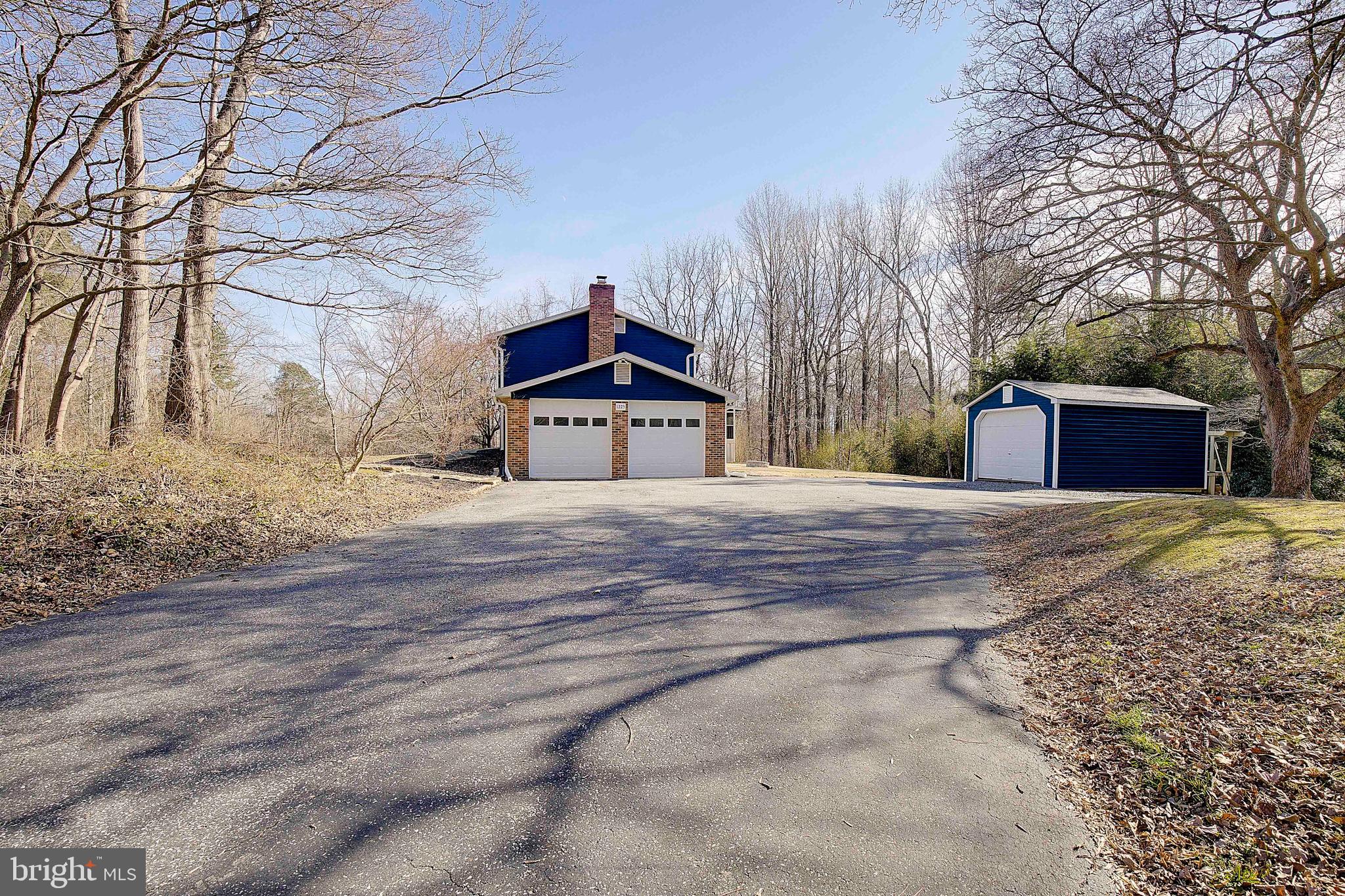 1225 LAKE RIDGE DRIVE