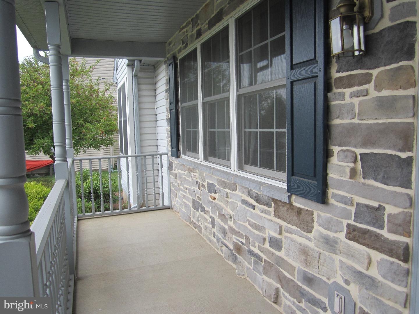 VILLAGE HOLLOW - Residential