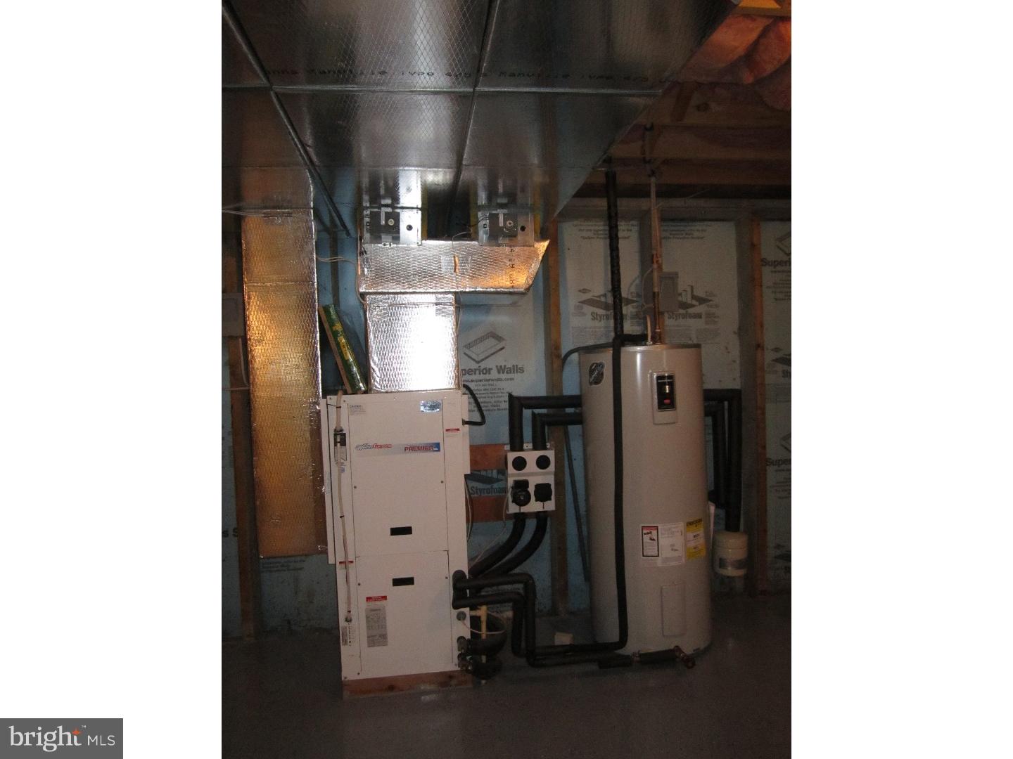 VILLAGE HOLLOW - Residential