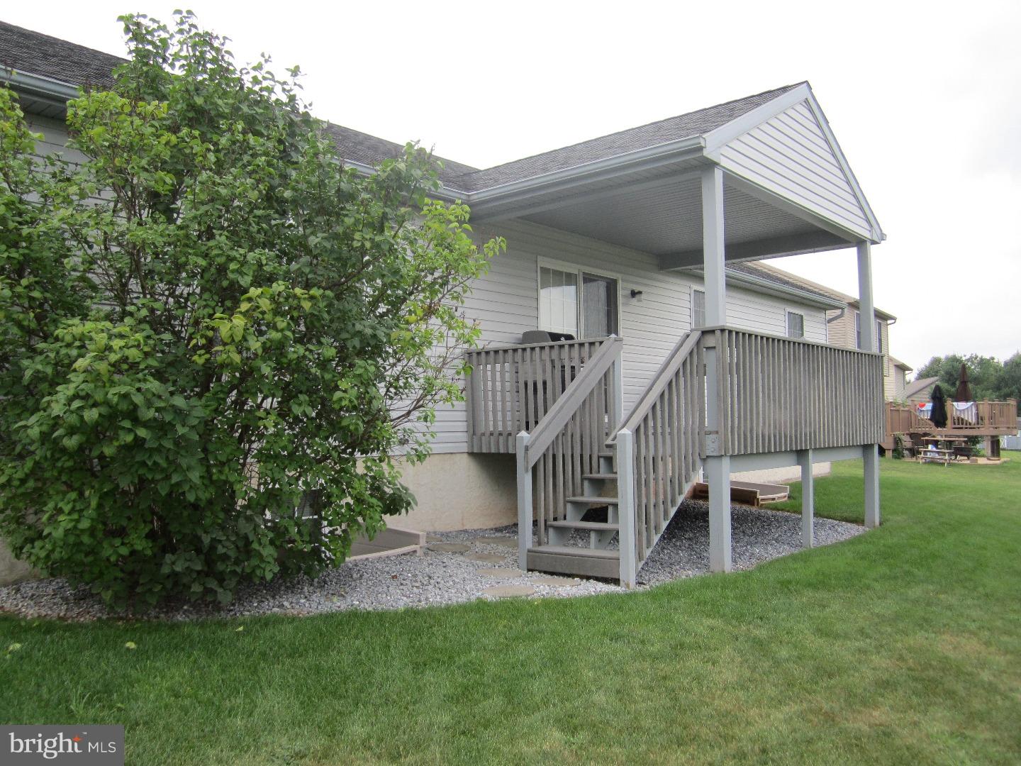 VILLAGE HOLLOW - Residential