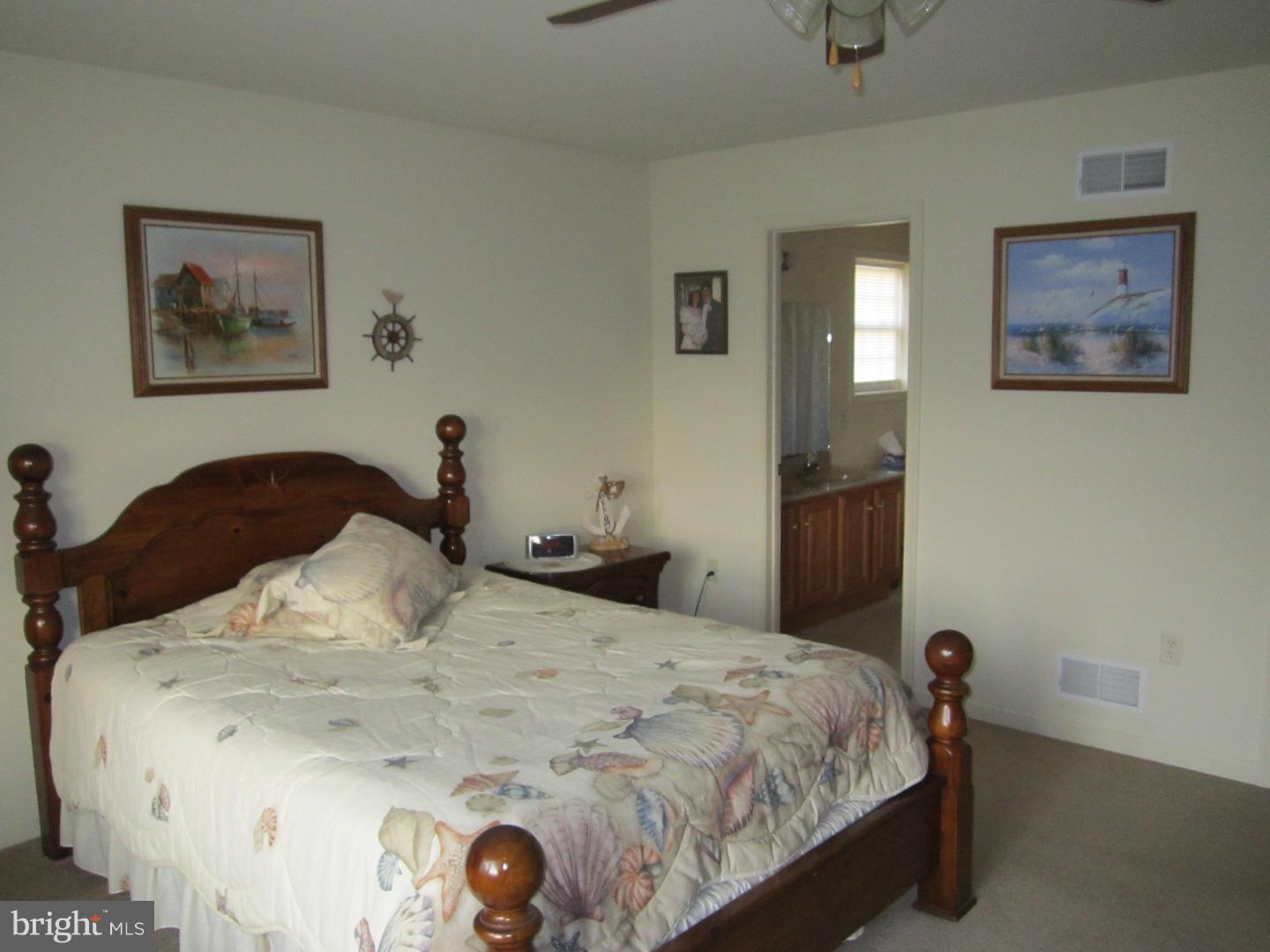 VILLAGE HOLLOW - Residential