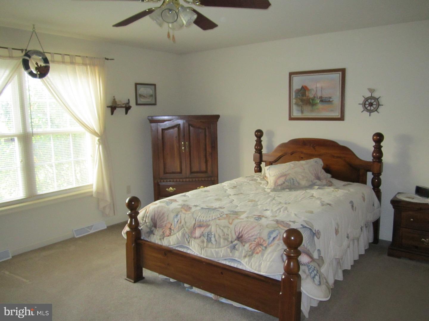 VILLAGE HOLLOW - Residential