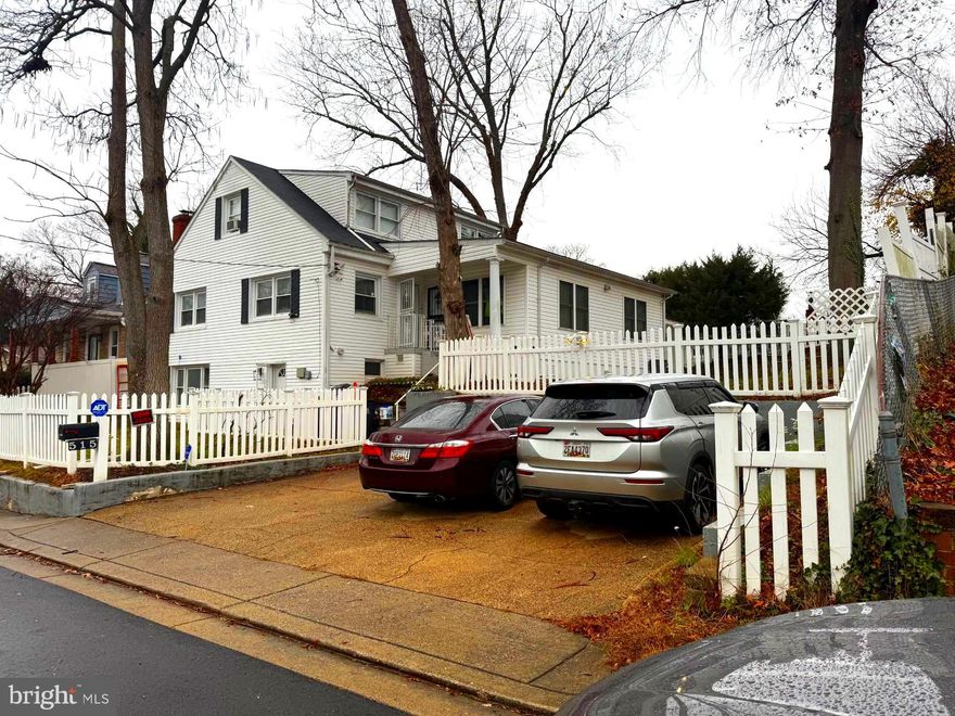 Welcome to this beautiful property, which features very spacious areas, 4 bedrooms, and 3 full bathrooms. On the second floor, you will find 2 bedrooms, one of which includes a full bathroom. The main level offers a very spacious bedroom and also includes a full bathroom.
The finished basement is exceptionally large, and with a bit of imagination, additional bedrooms could easily be created. The basement also has its own private entrance.
The location of this home is ideal, as it is conveniently situated near bus stops and the Metro station. If you are looking for a property with the potential to add more bedrooms, this is your opportunity!