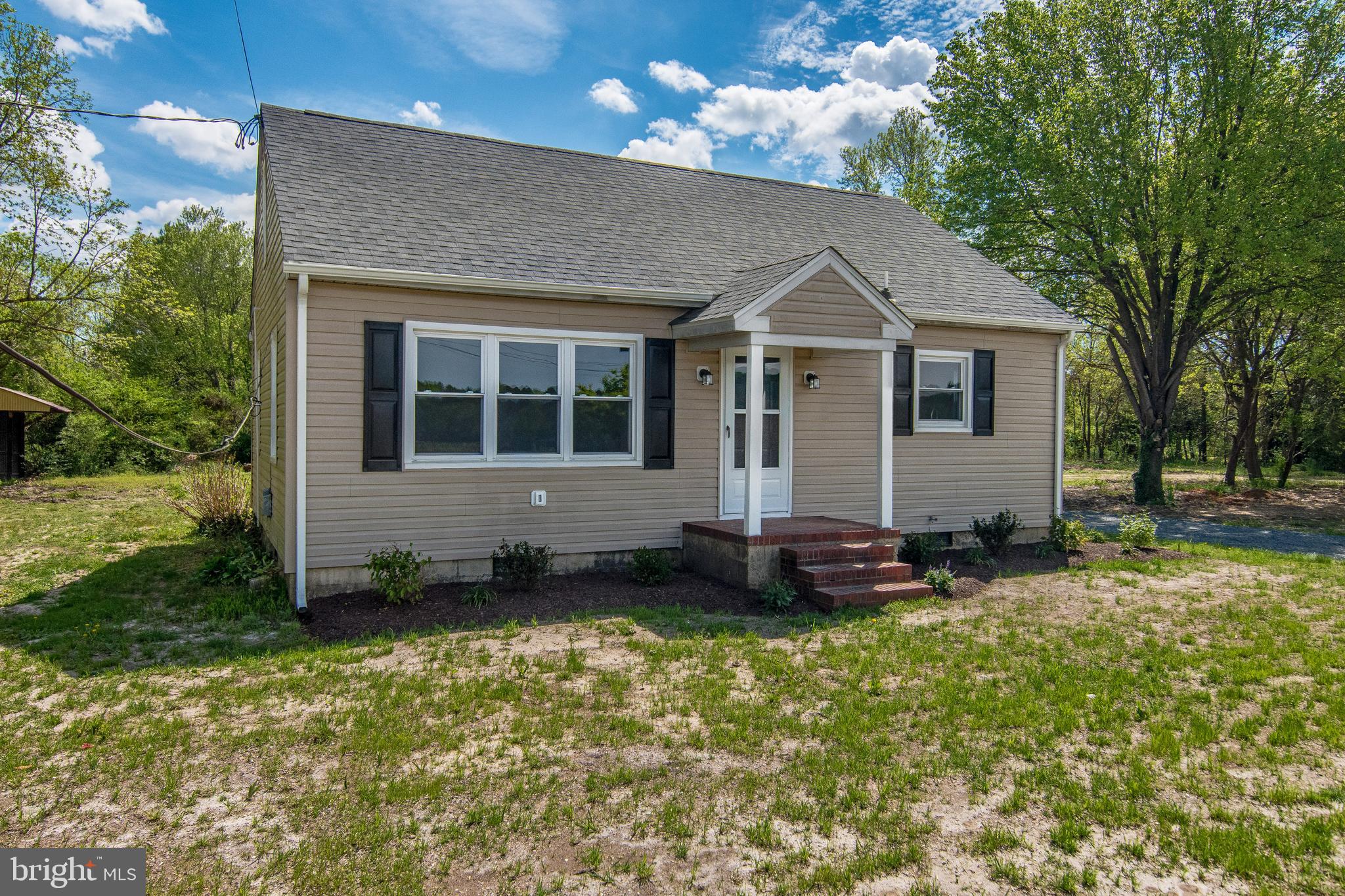 All ready to go! 2 bedroom 1 bathroom bungalow. New appliances, new flooring, updated kitchen and bathroom, freshly painted, new windows and new roof. The HVAC has been replaced and new mound system installed. approx 2.89 acres. This is a Fannie Mae homepath property.