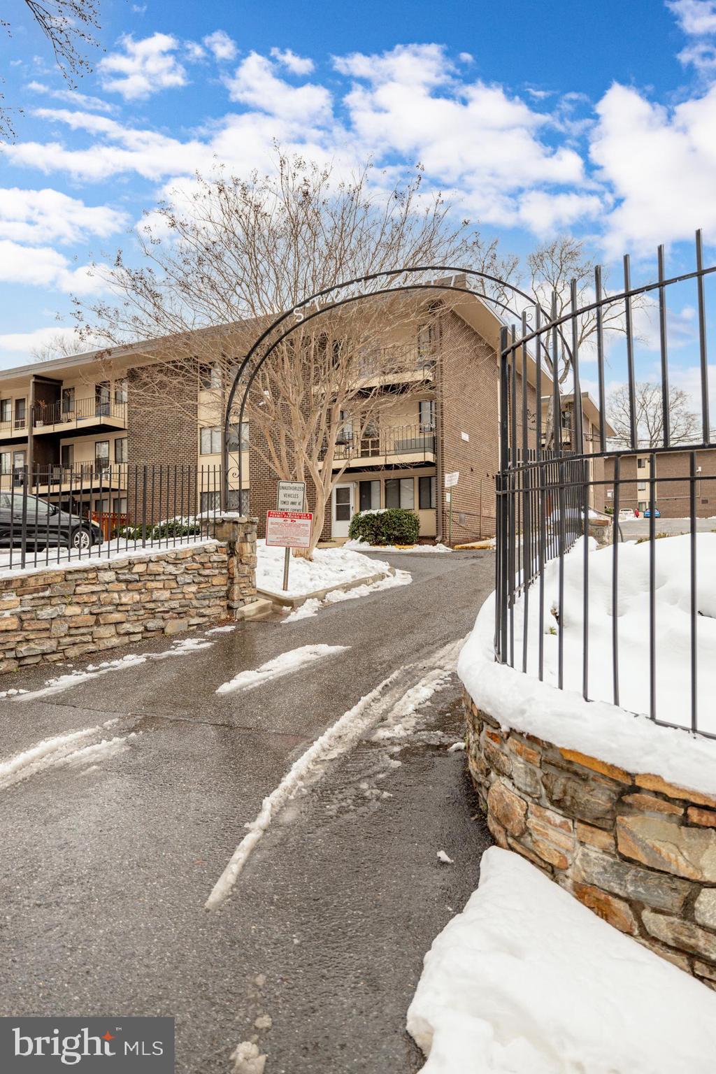 STONEGATE CONDO- PHASE I - Residential Lease