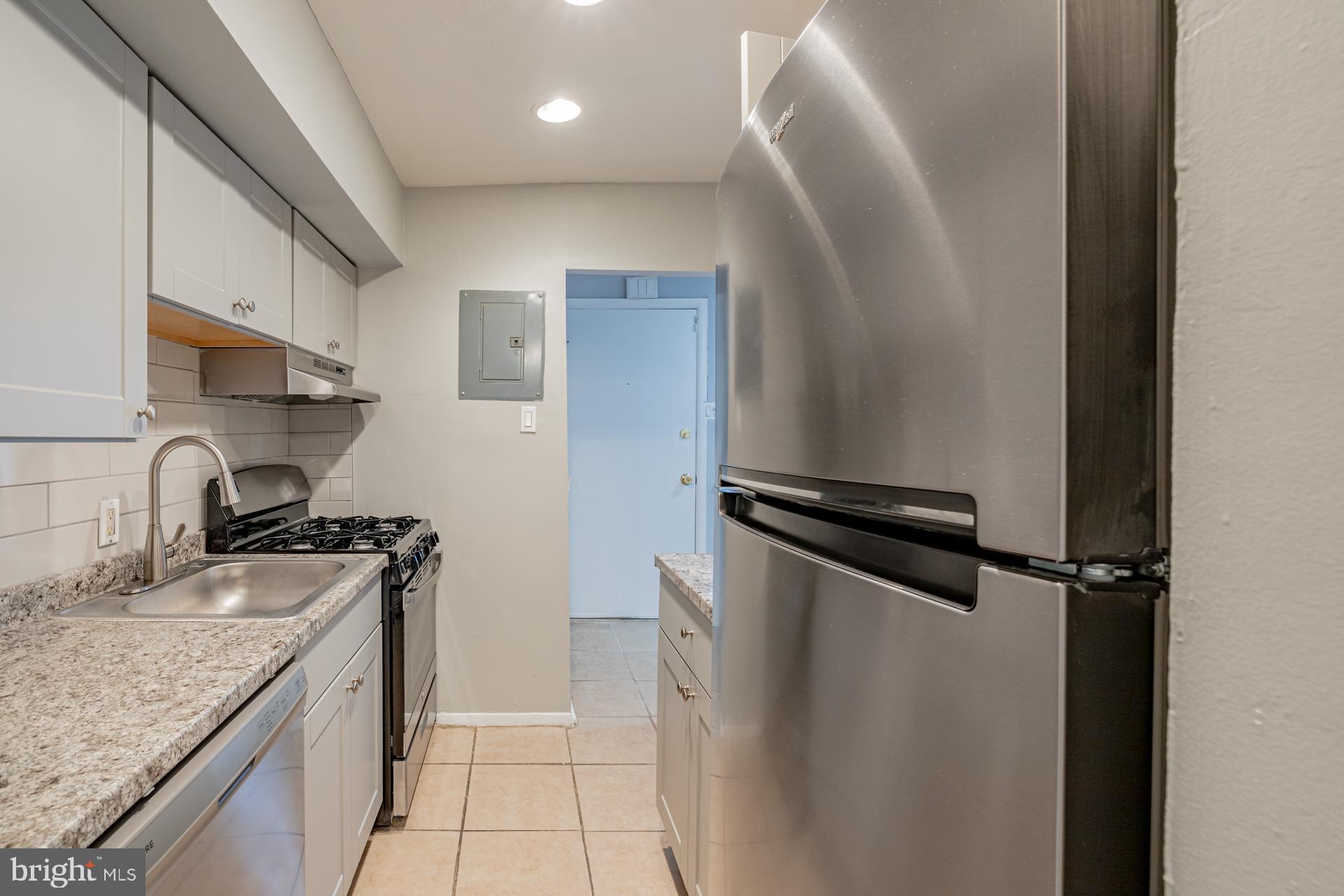 STONEGATE CONDO- PHASE I - Residential Lease